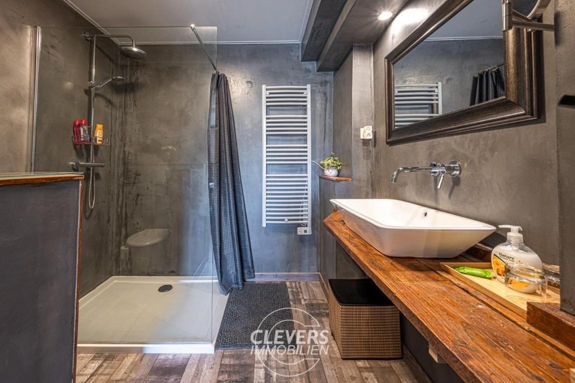 Deluxe King Room photo 2