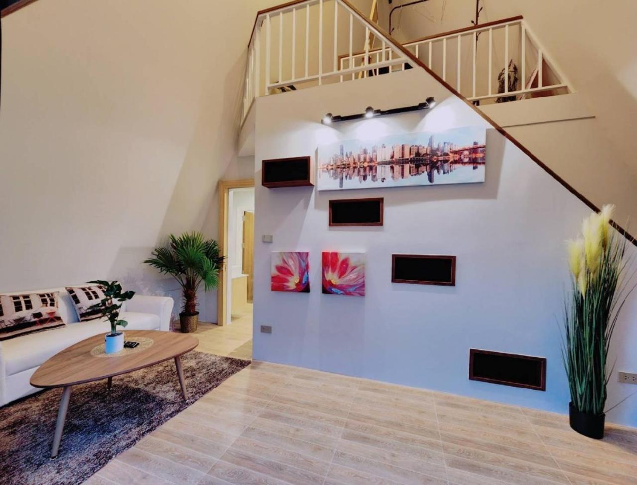 Family Room with Mountain View - Photo 2