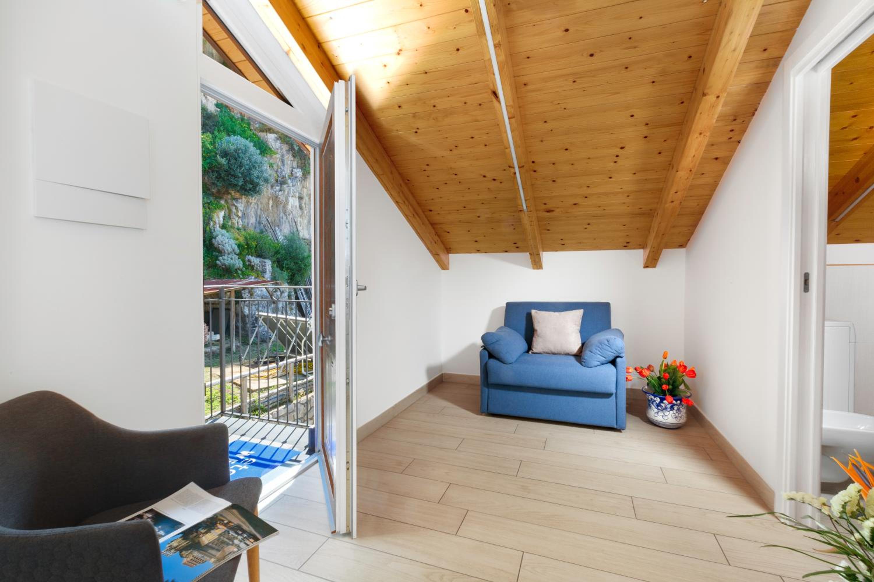 Junior Suite with Sea View - Photo 5