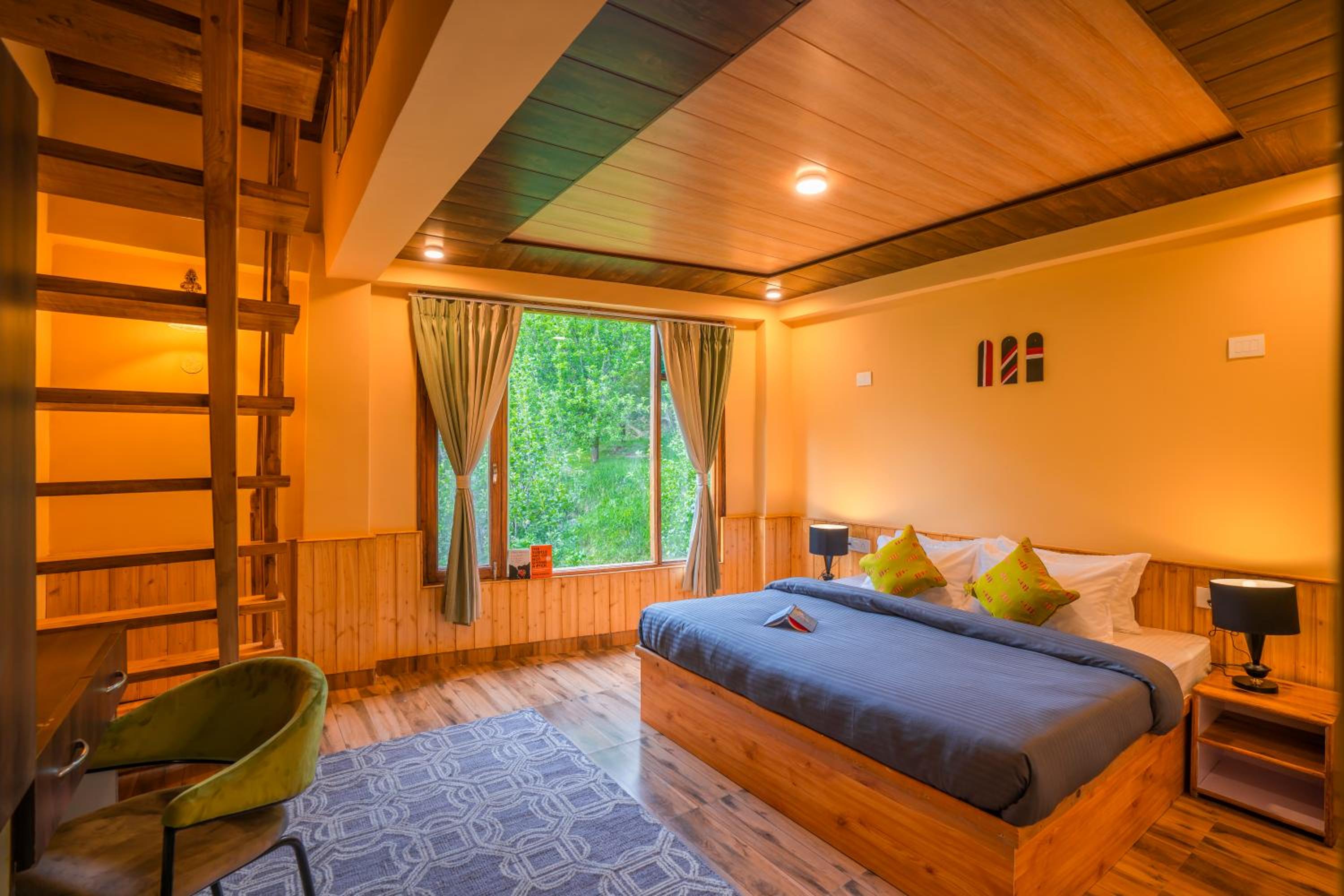 Deluxe Quad Room (with Attic) - Photo 8