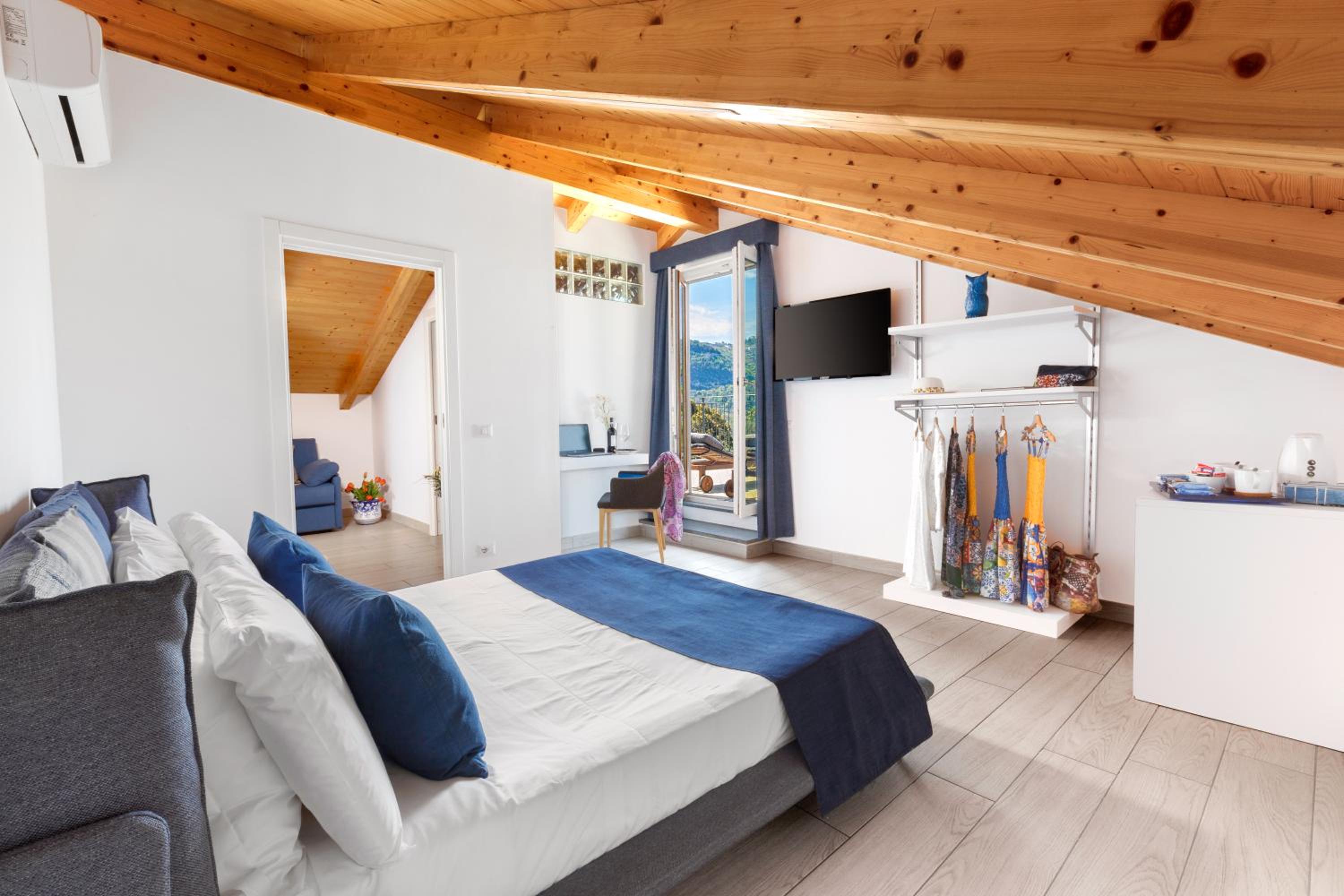 Junior Suite with Sea View - Photo 1