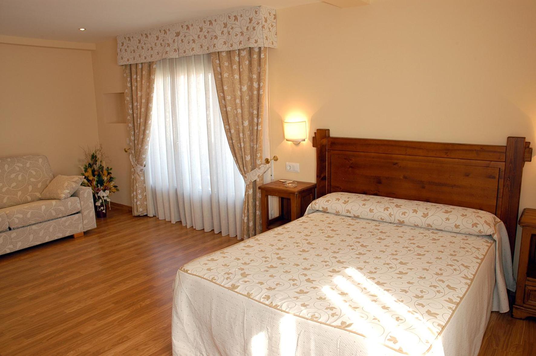 Superior Deluxe Double or Twin Room  - Photo 1