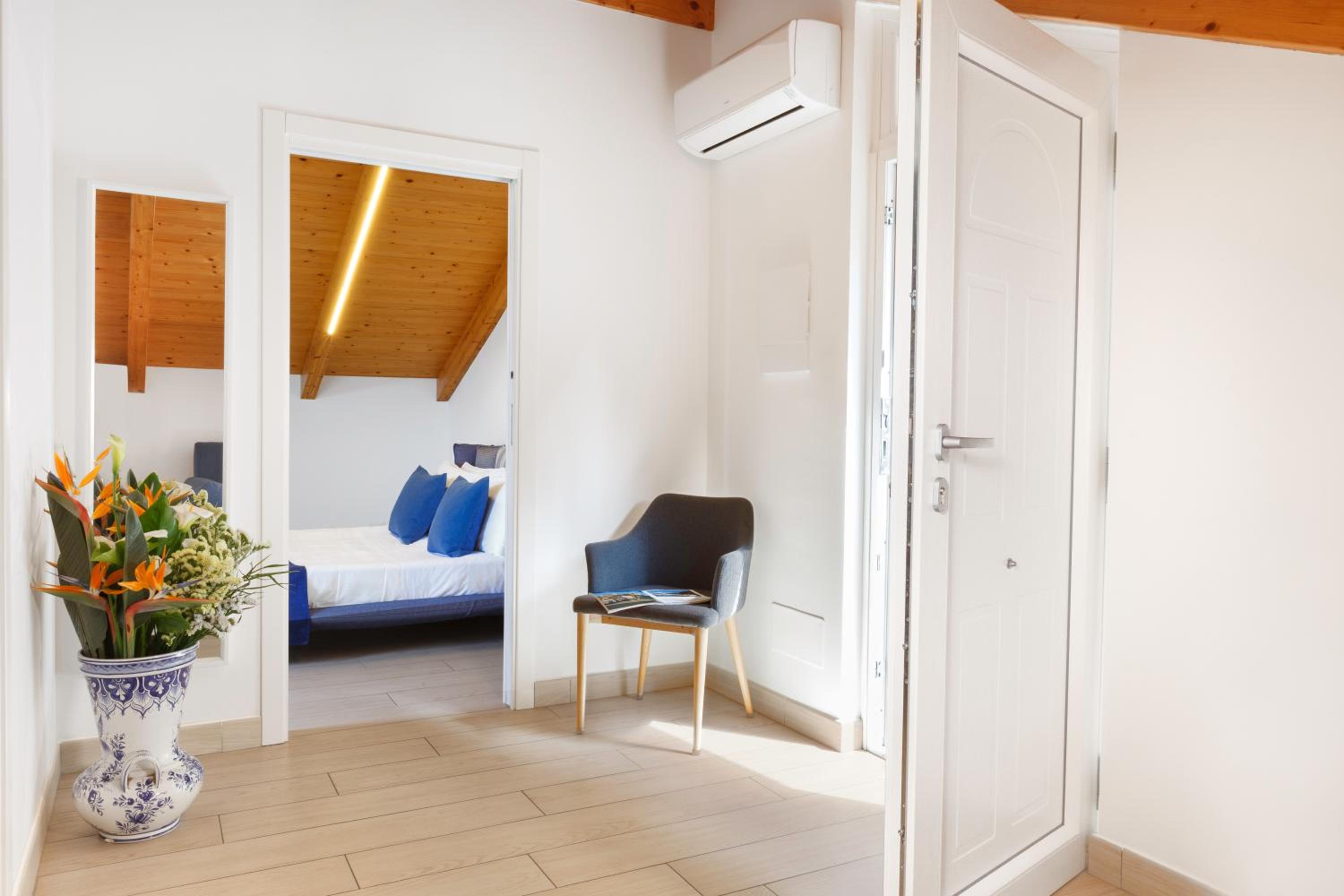 Junior Suite with Sea View - Photo 11
