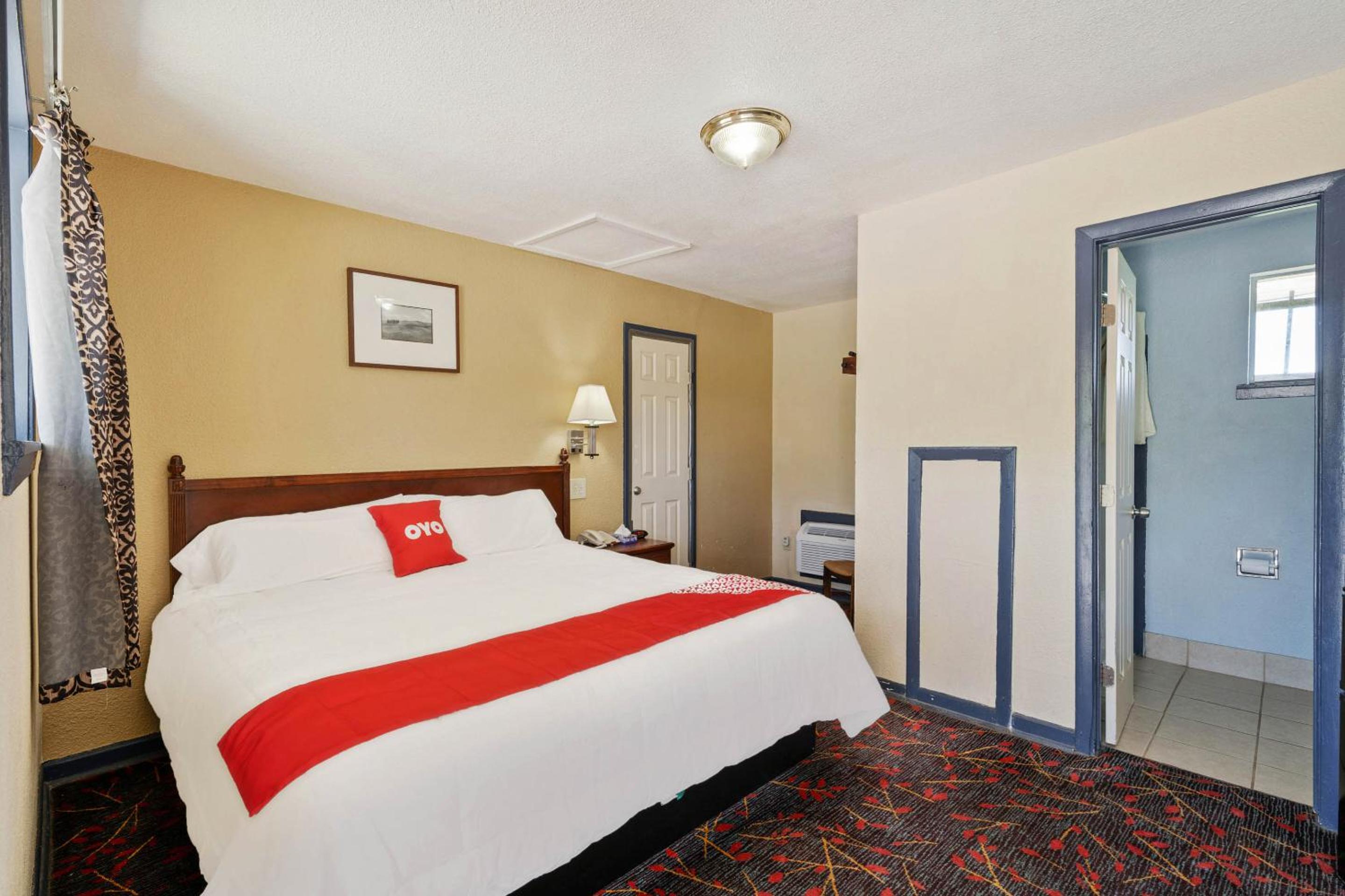 King Bed Non-Smoking - Photo 1