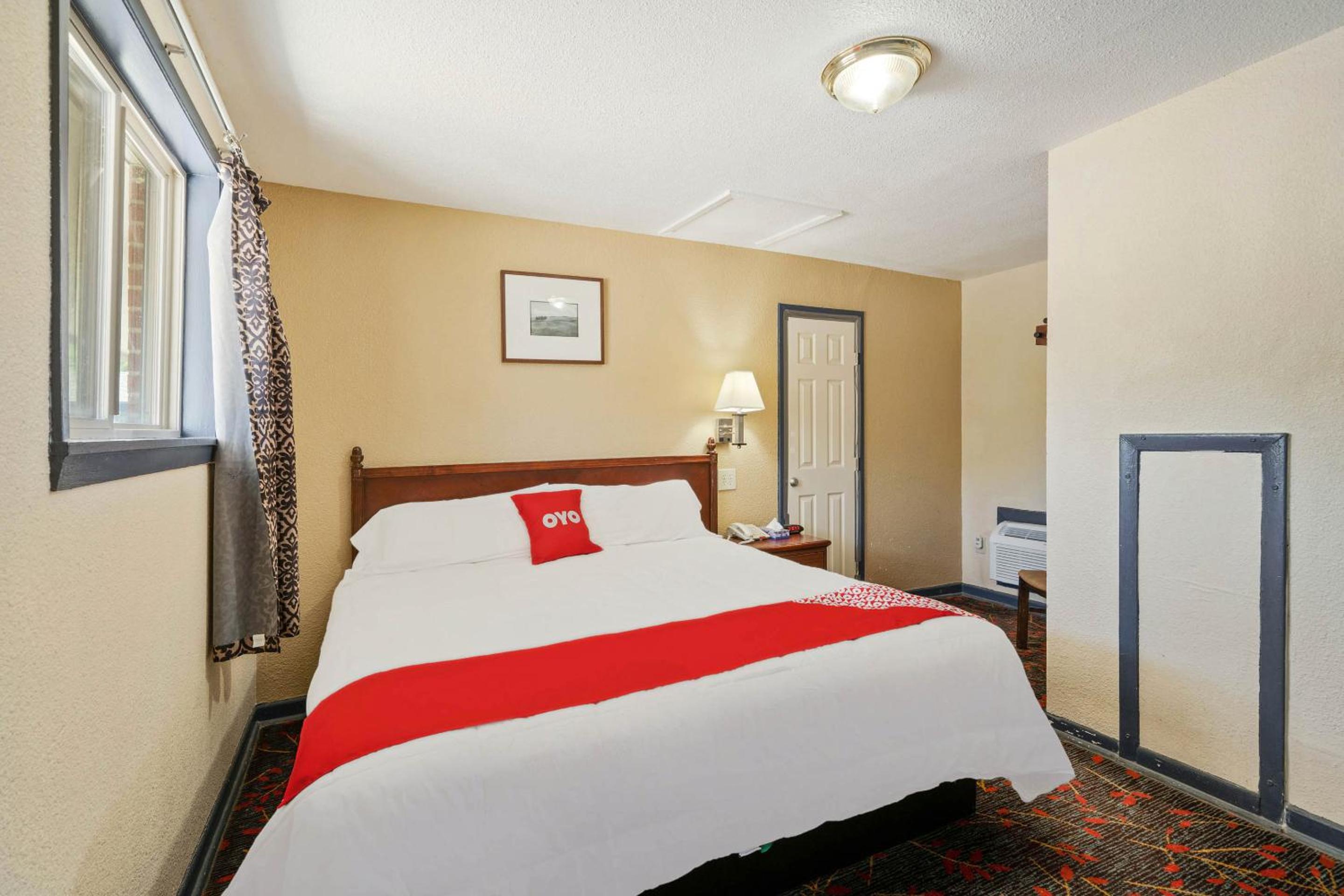 King Bed Non-Smoking - Photo 2