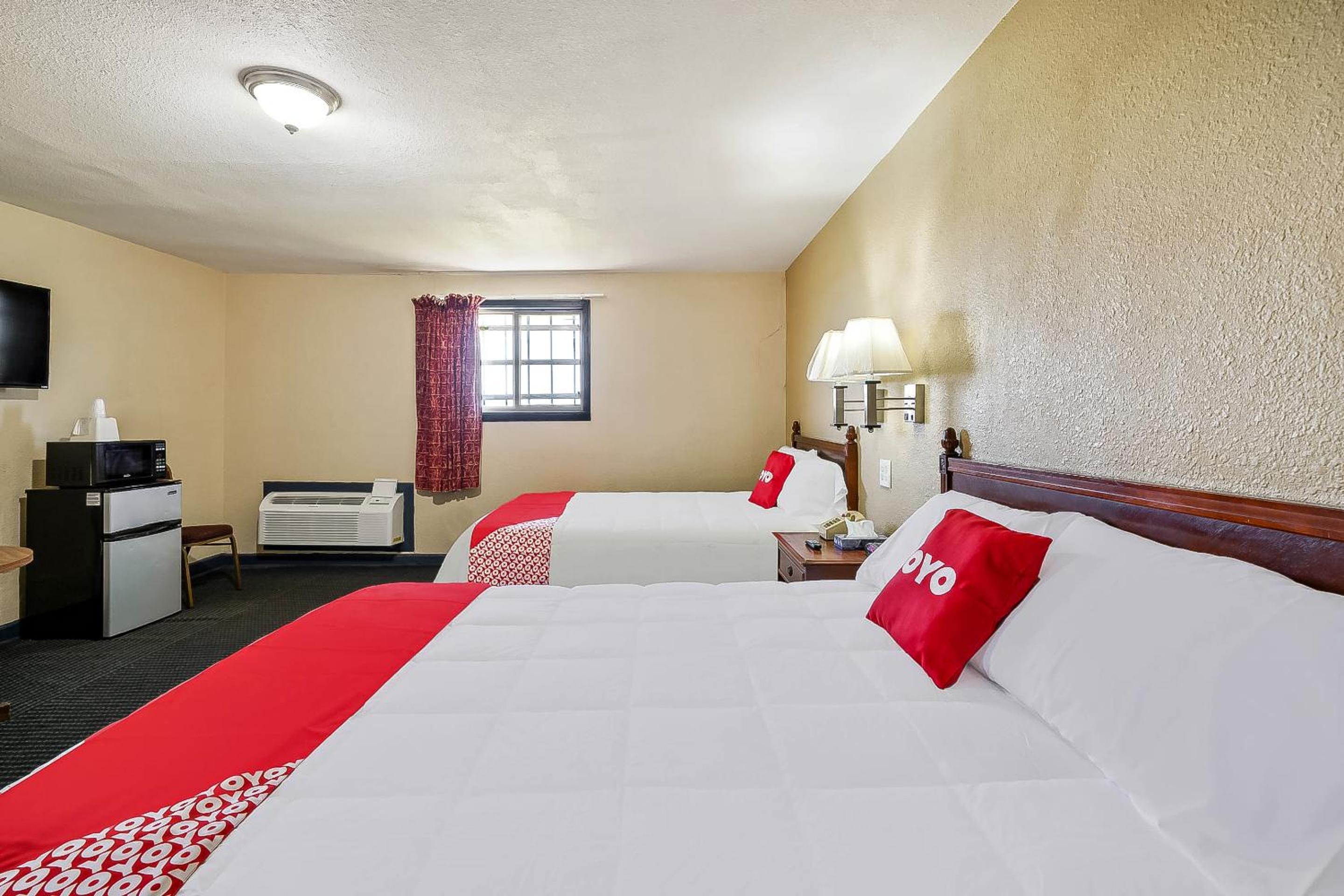2 Queen Beds Non-Smoking - Photo 8