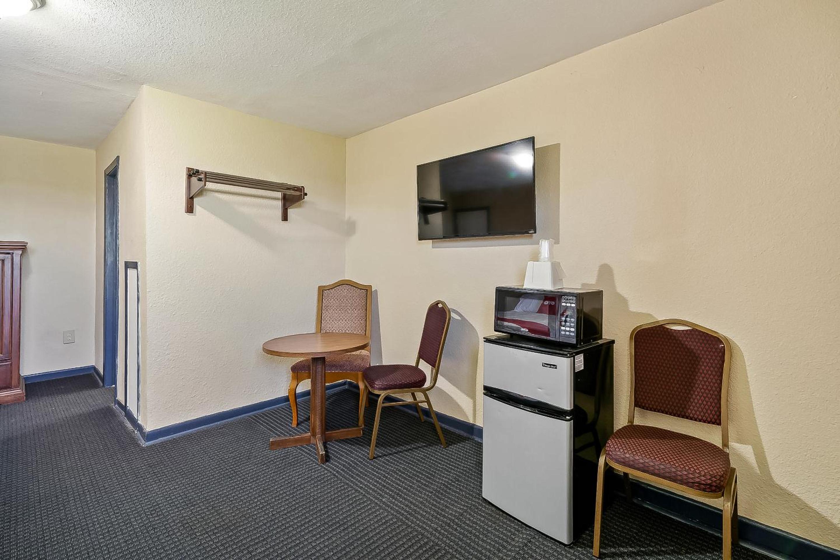 2 Queen Beds Non-Smoking - Photo 6