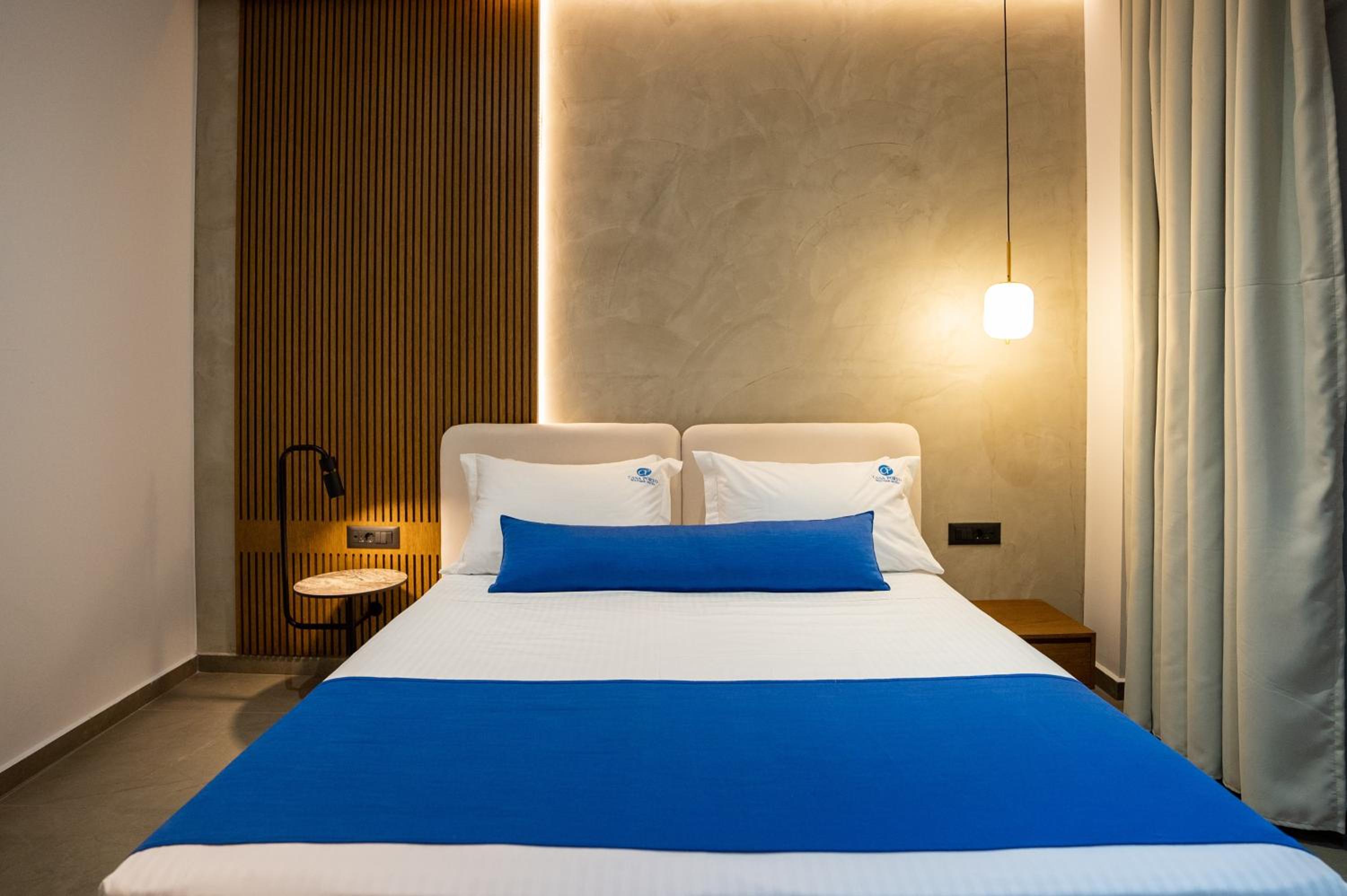 Double or Twin Room with Partial Sea View - Photo 1