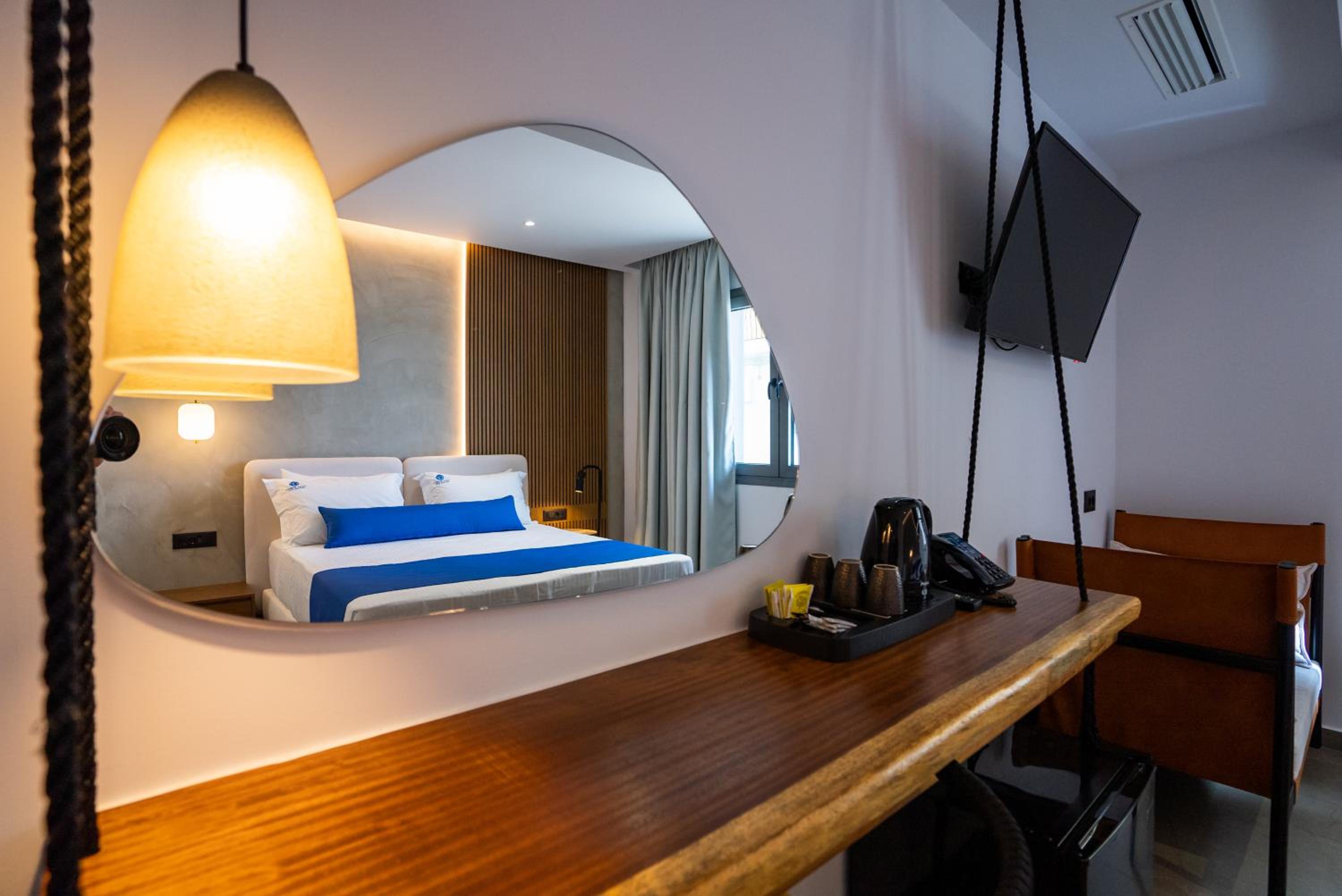 Double or Twin Room with Partial Sea View - Photo 3