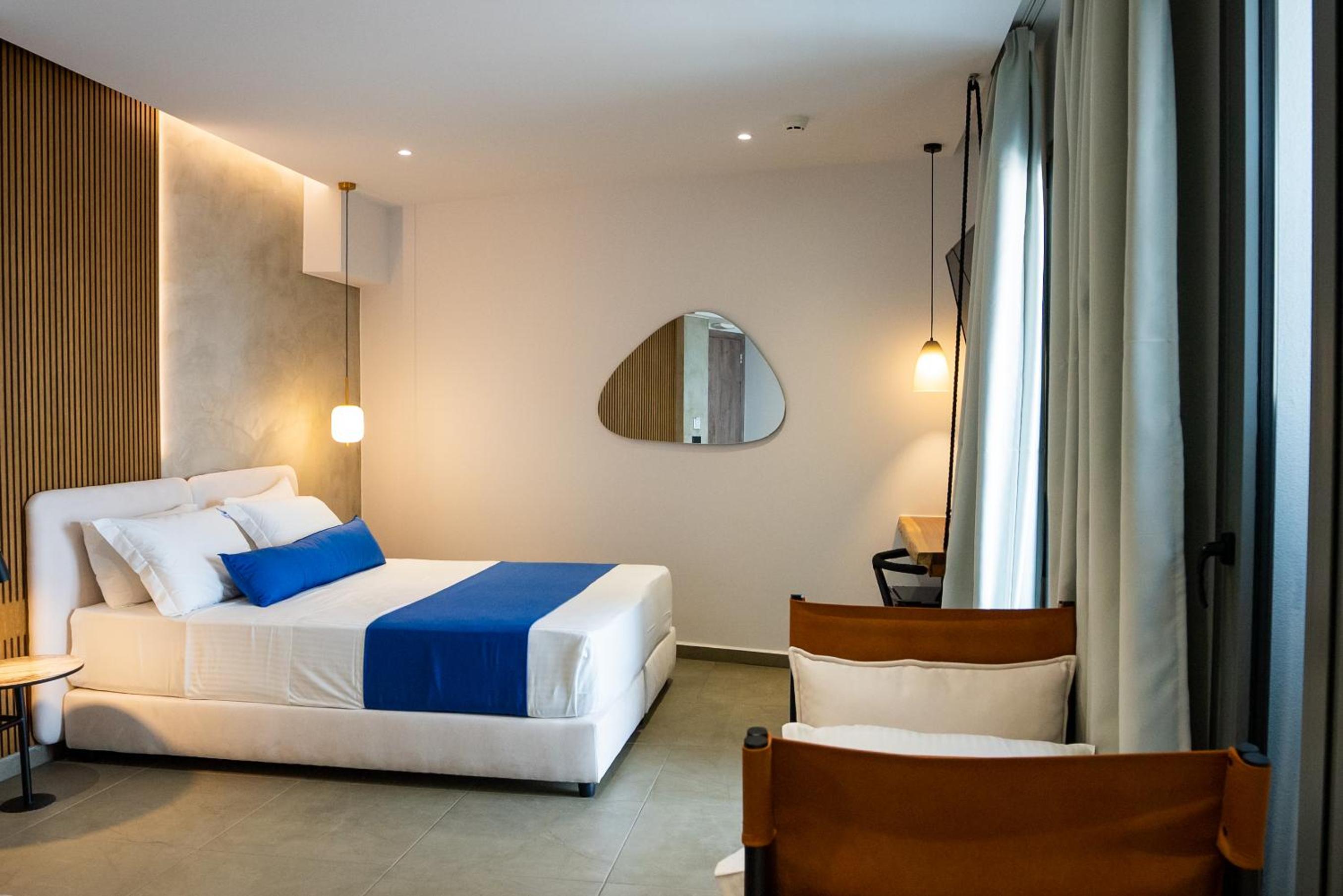 Queen Room with Spa Bath and Sea View