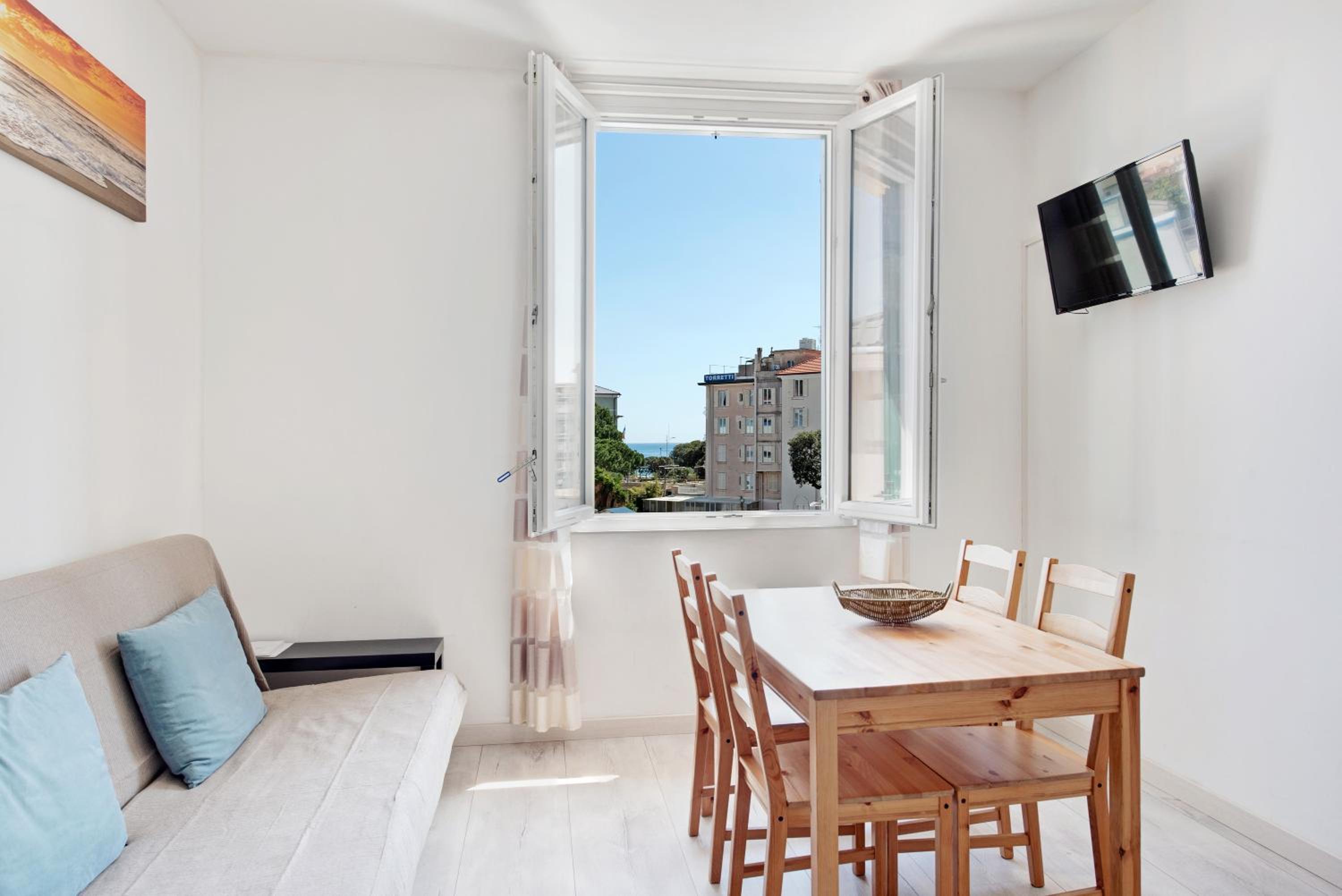 Superior Apartment with City View