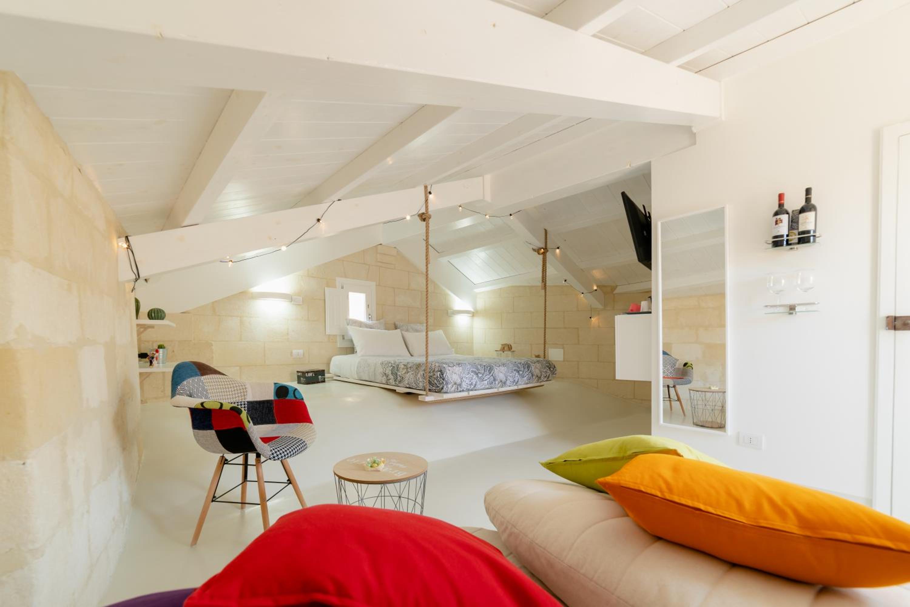 Deluxe Double Room with Balcony - Photo 9