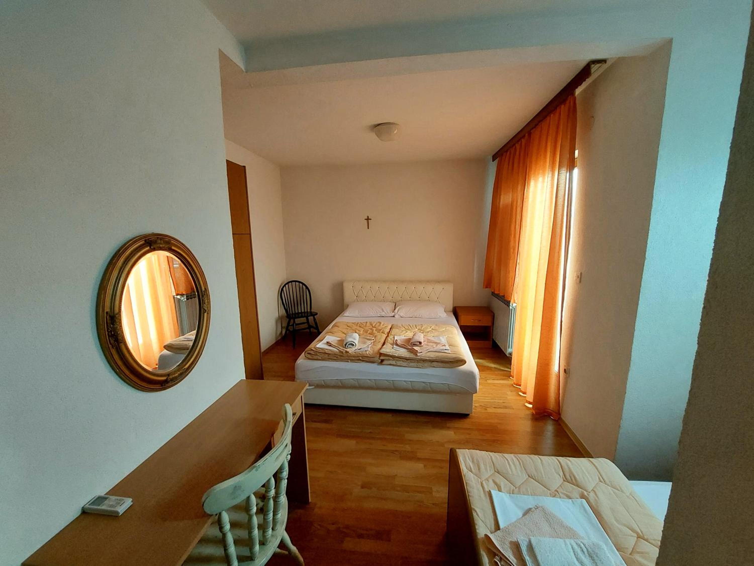 Deluxe Triple Room photo 2