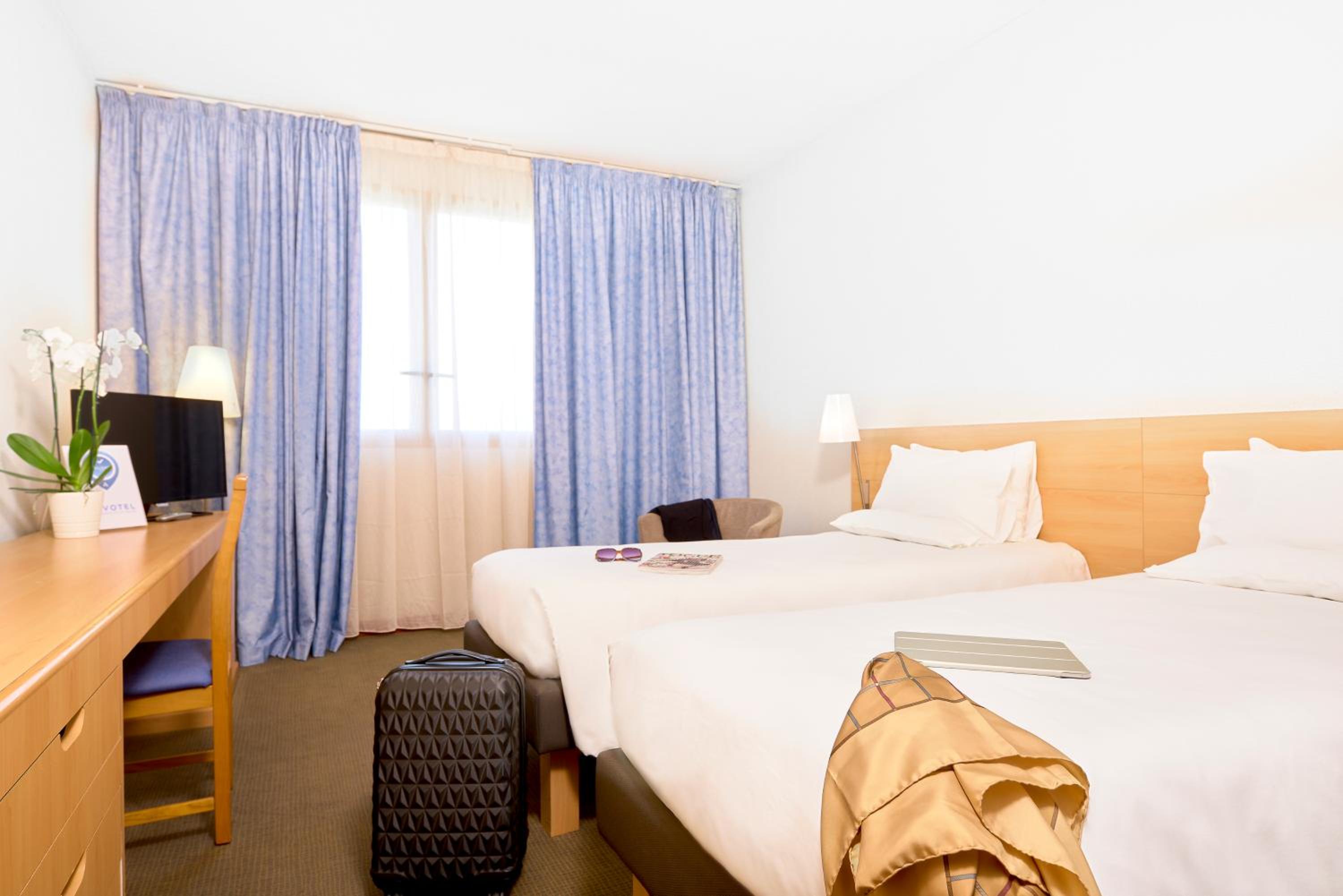 Twin Room - Photo 2
