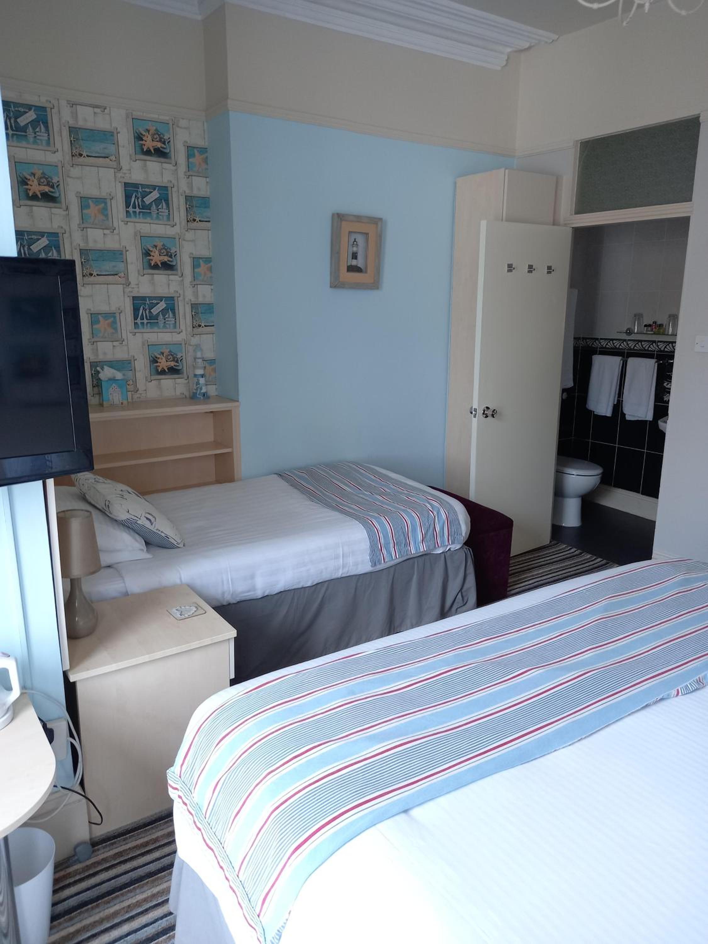 Triple Room with Shower photo 2