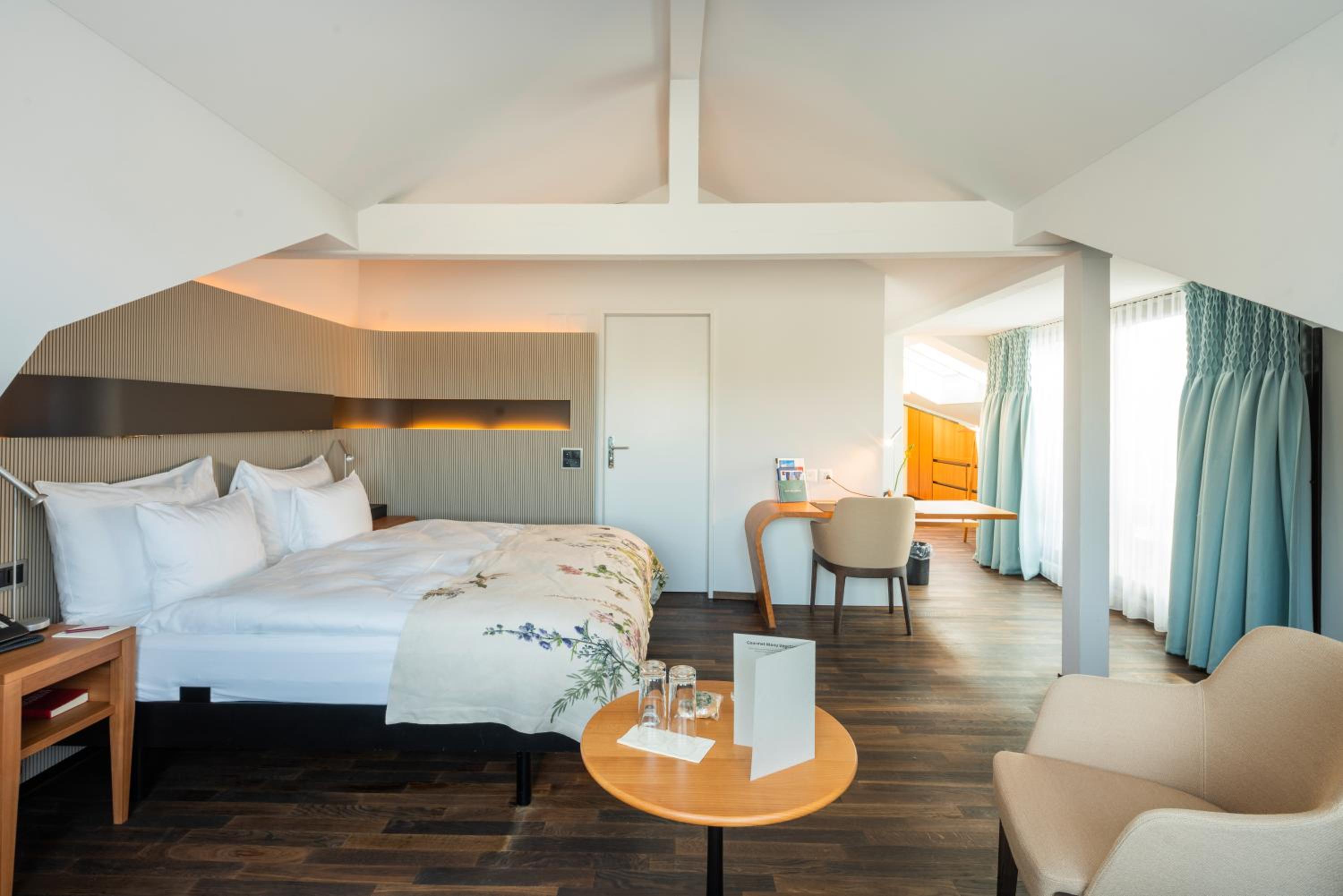 Deluxe Room with Balcony - Photo 1