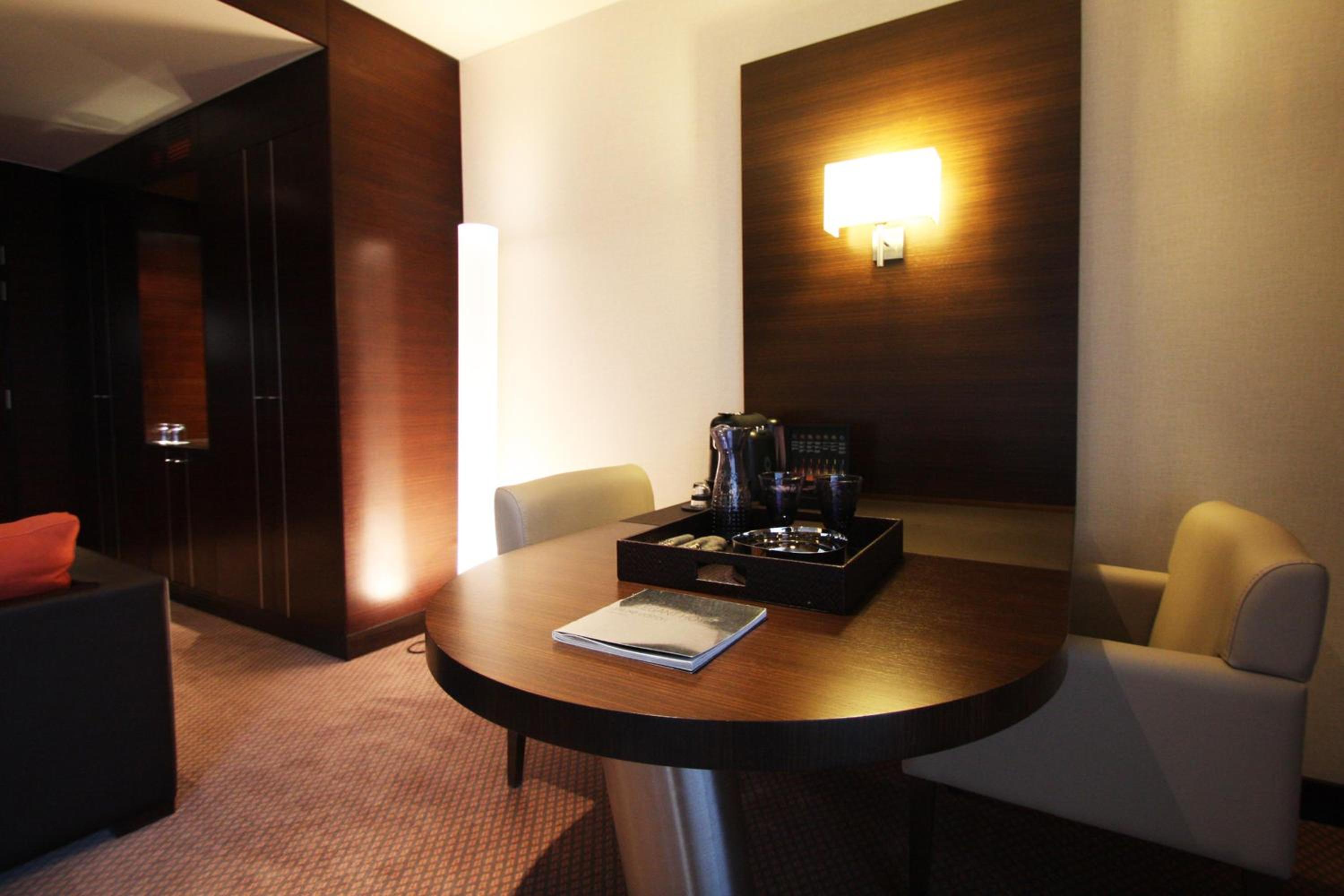 Suite with Hot Tub - Photo 8