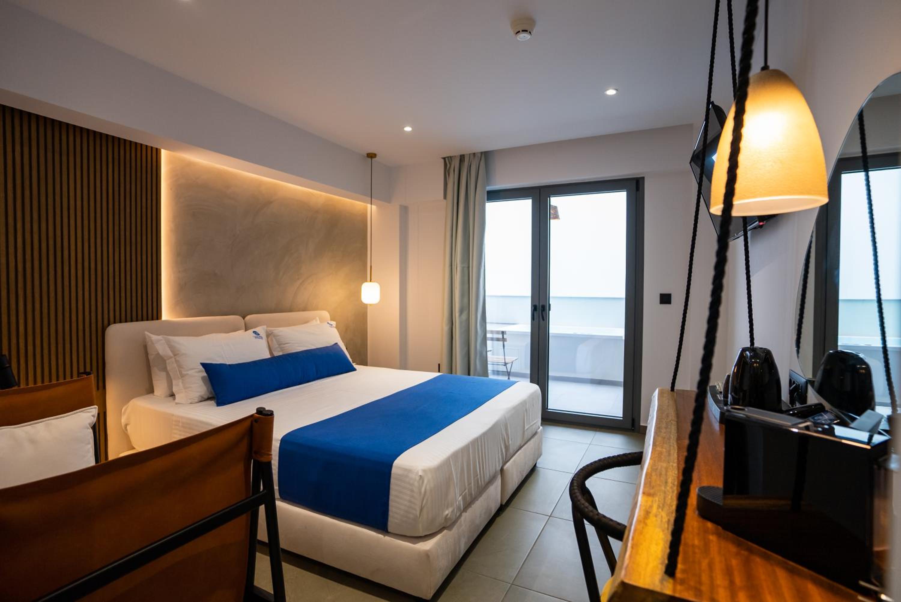 Deluxe Double or Twin Room with Spa Bath - Photo 1