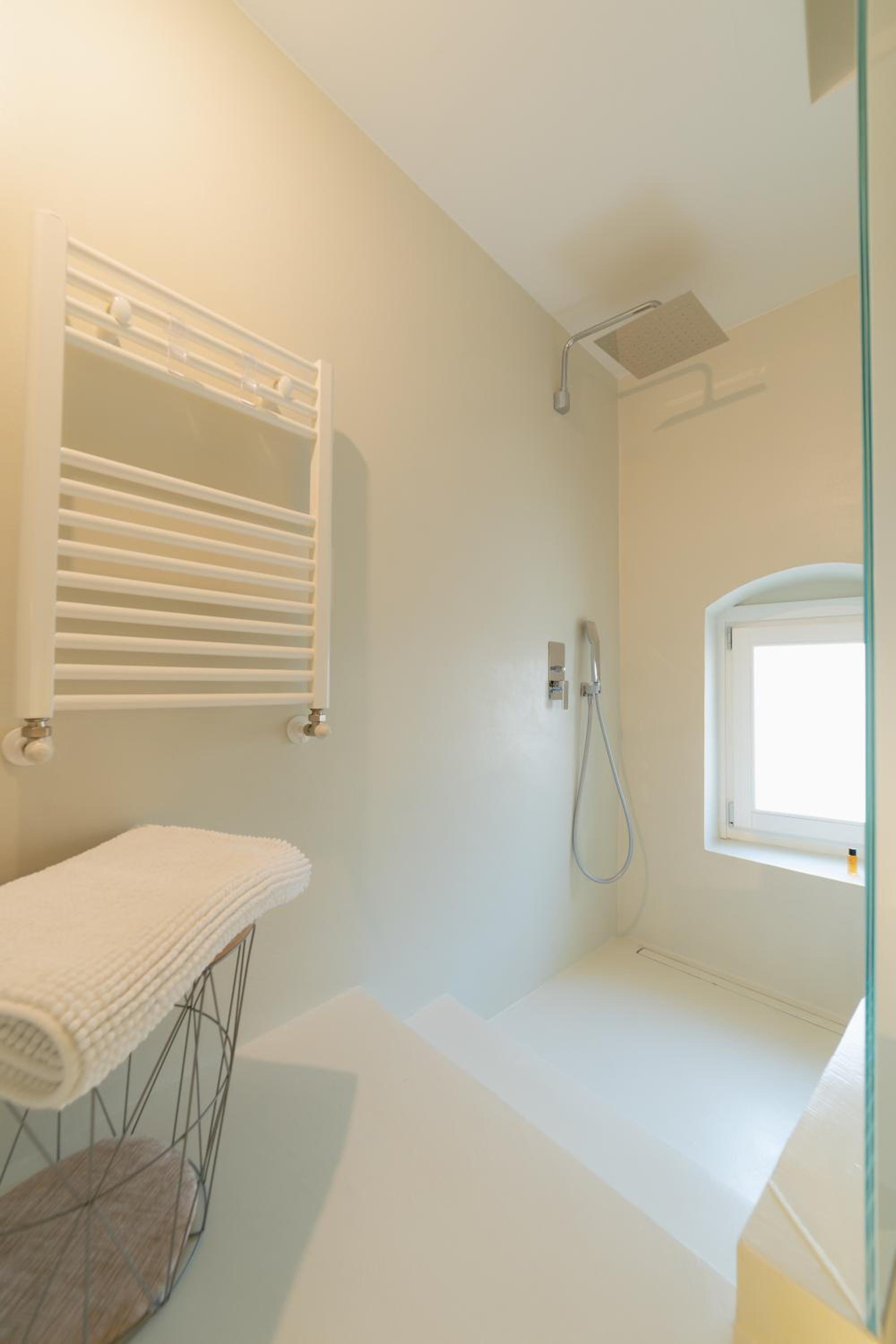 Deluxe Double Room with Balcony - Photo 23