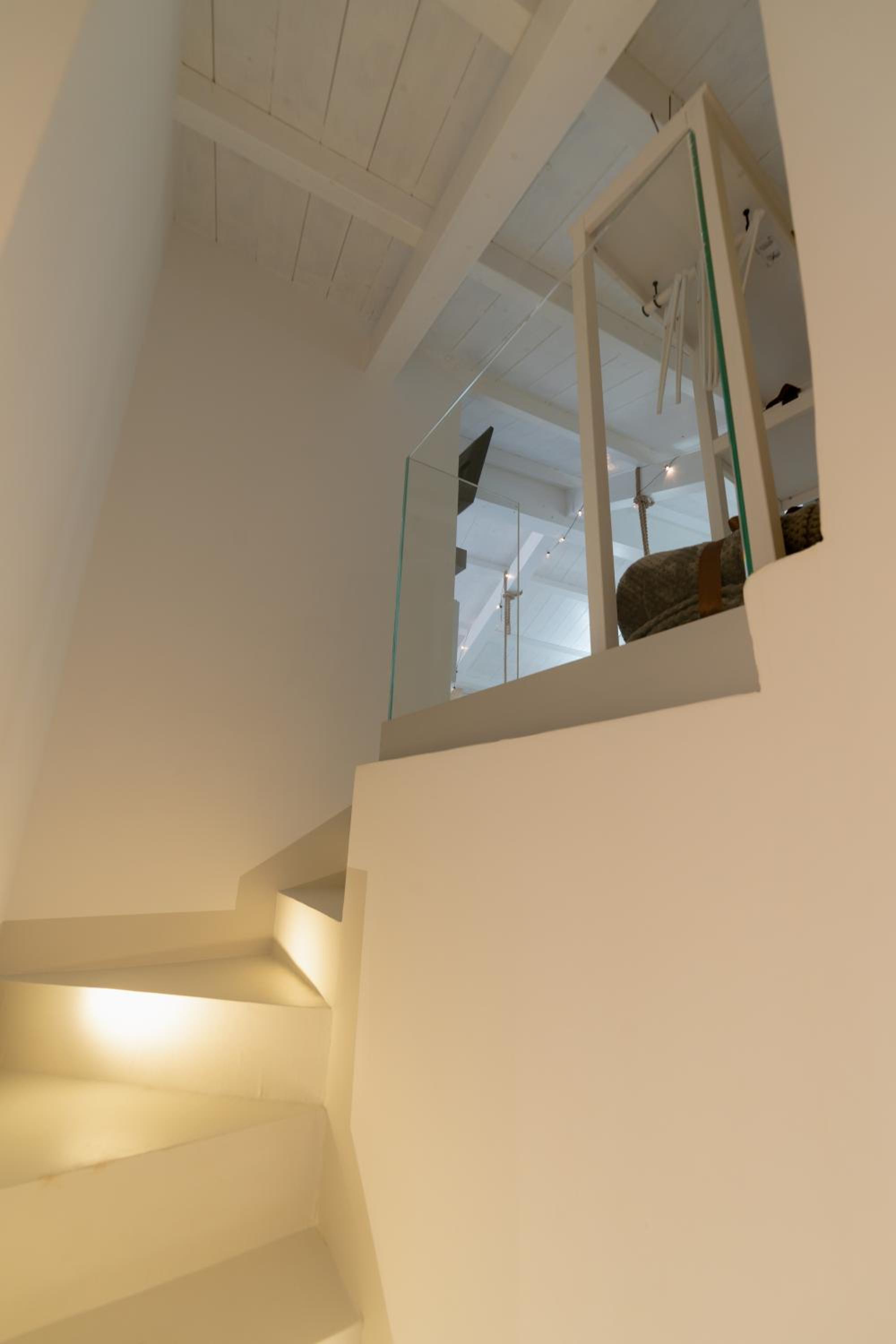 Deluxe Double Room with Balcony - Photo 8