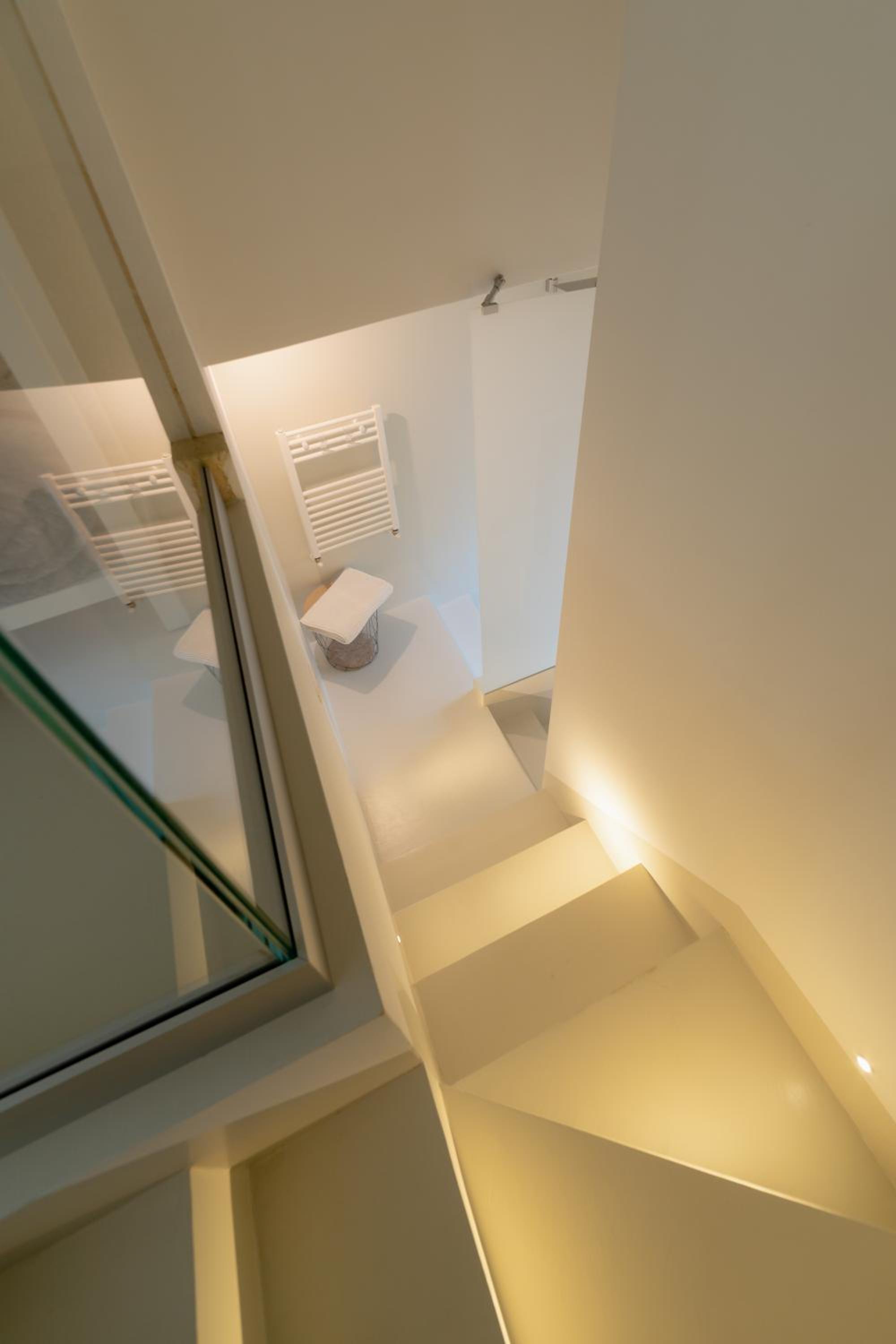 Deluxe Double Room with Balcony - Photo 24