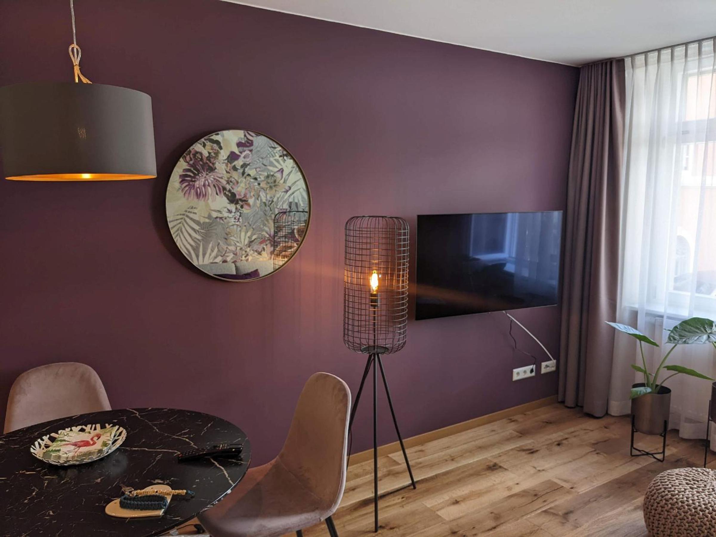 One-Bedroom Apartment with Lake View