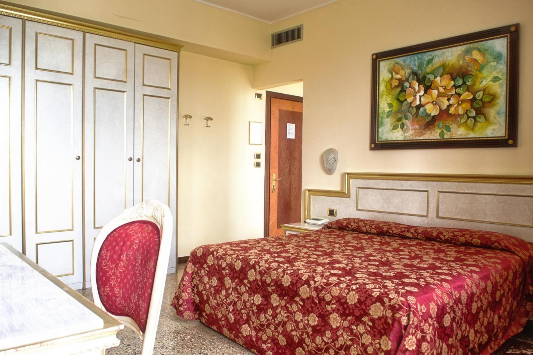 Superior Double Room - Photo 11