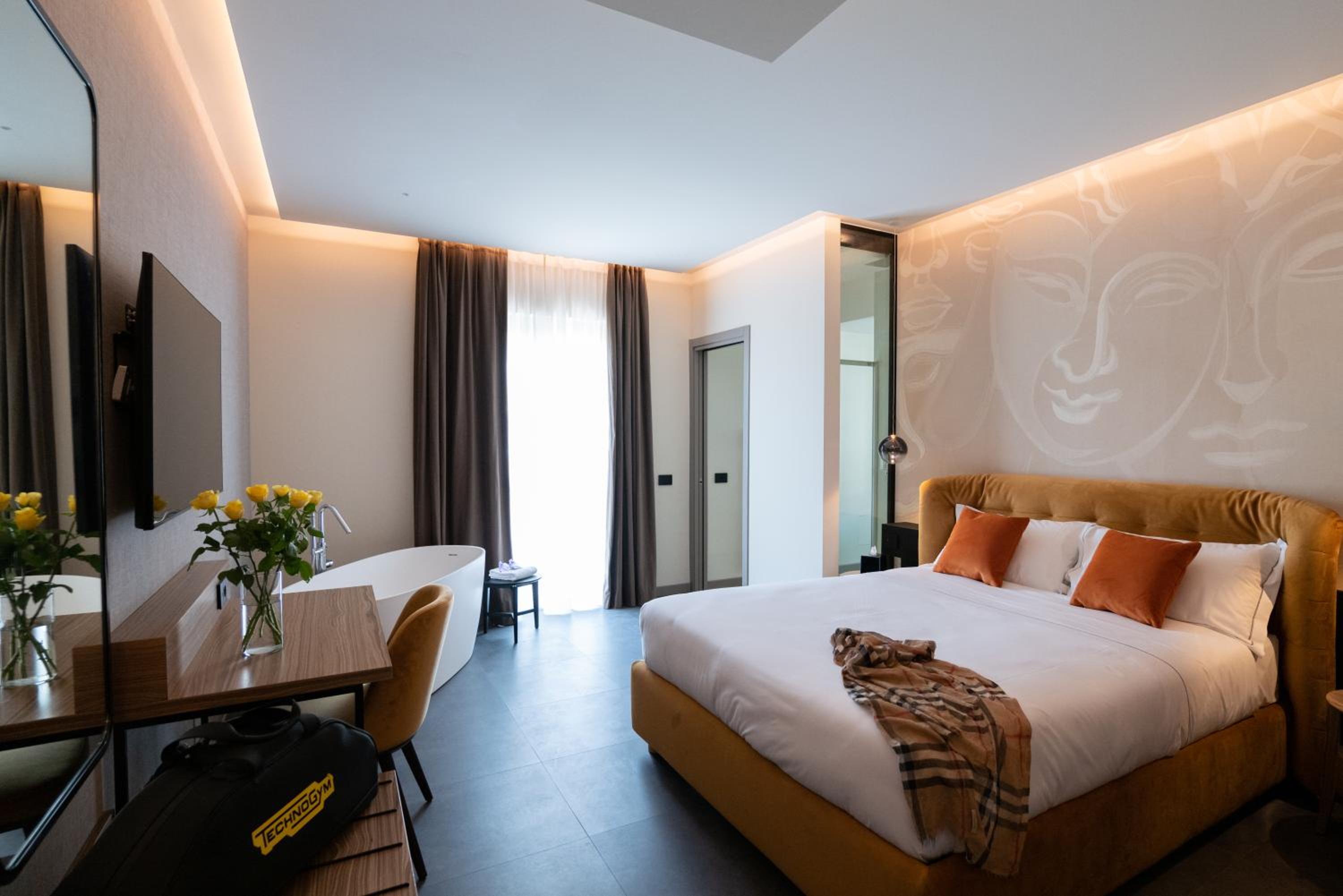 Deluxe King Room - Photo 4