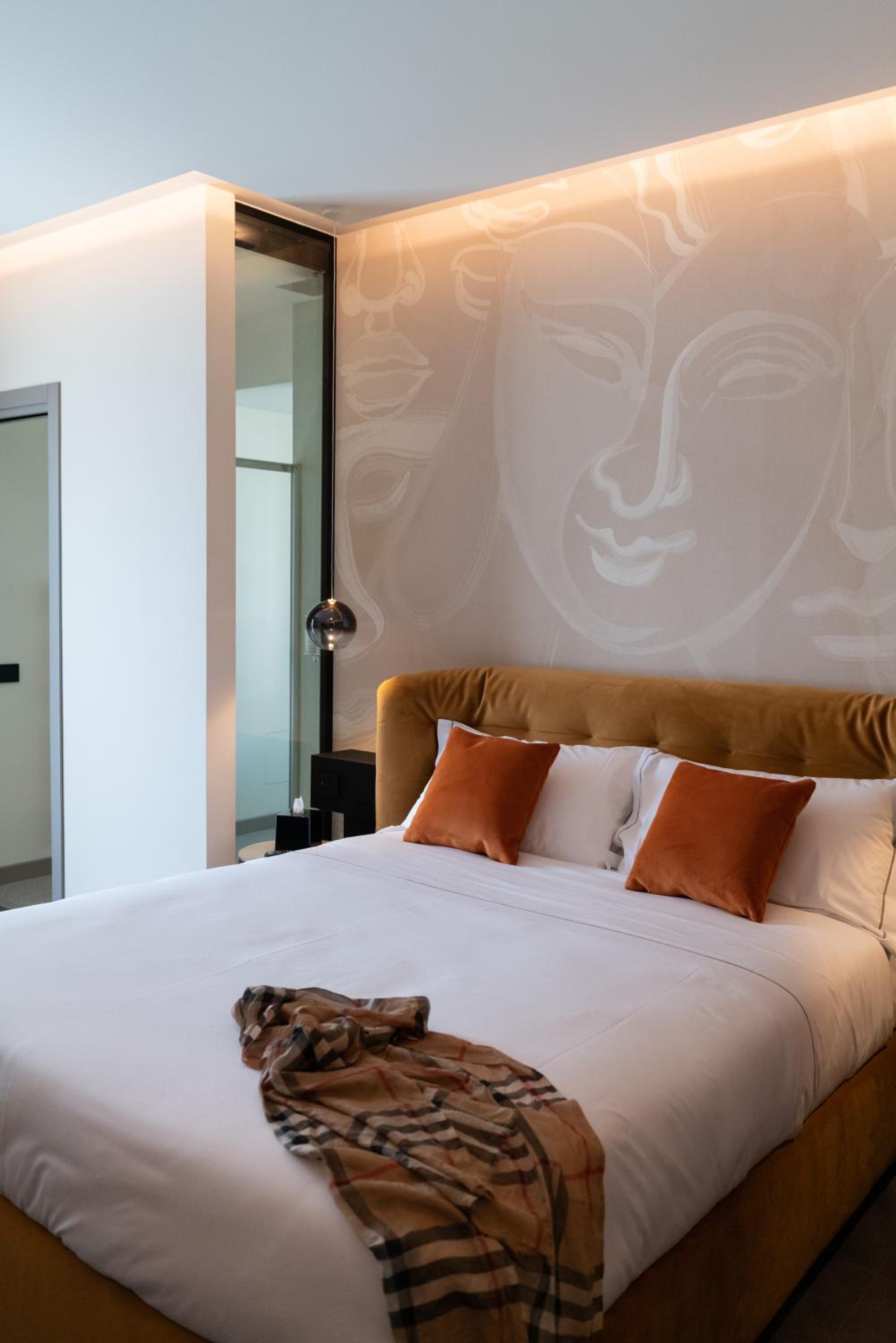 Deluxe King Room - Photo 5