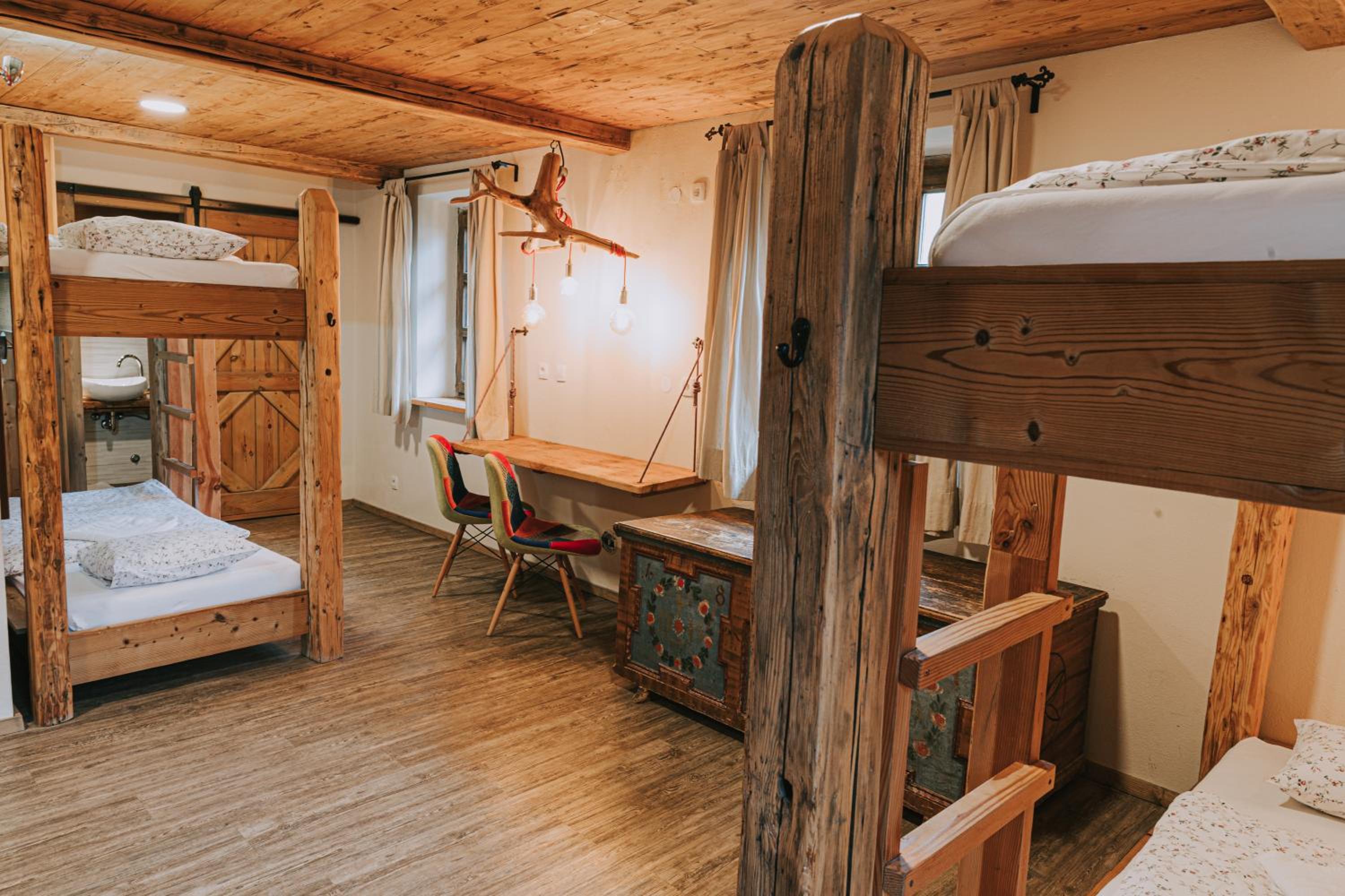 Bed in 6-Bed Mixed Dormitory Room photo 1