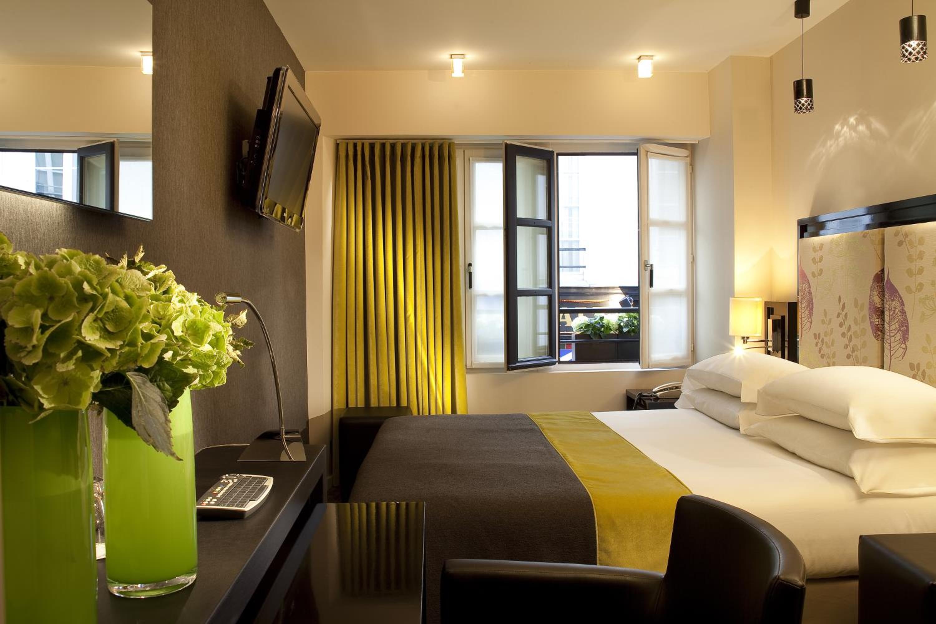 Double Room with Shower photo 2