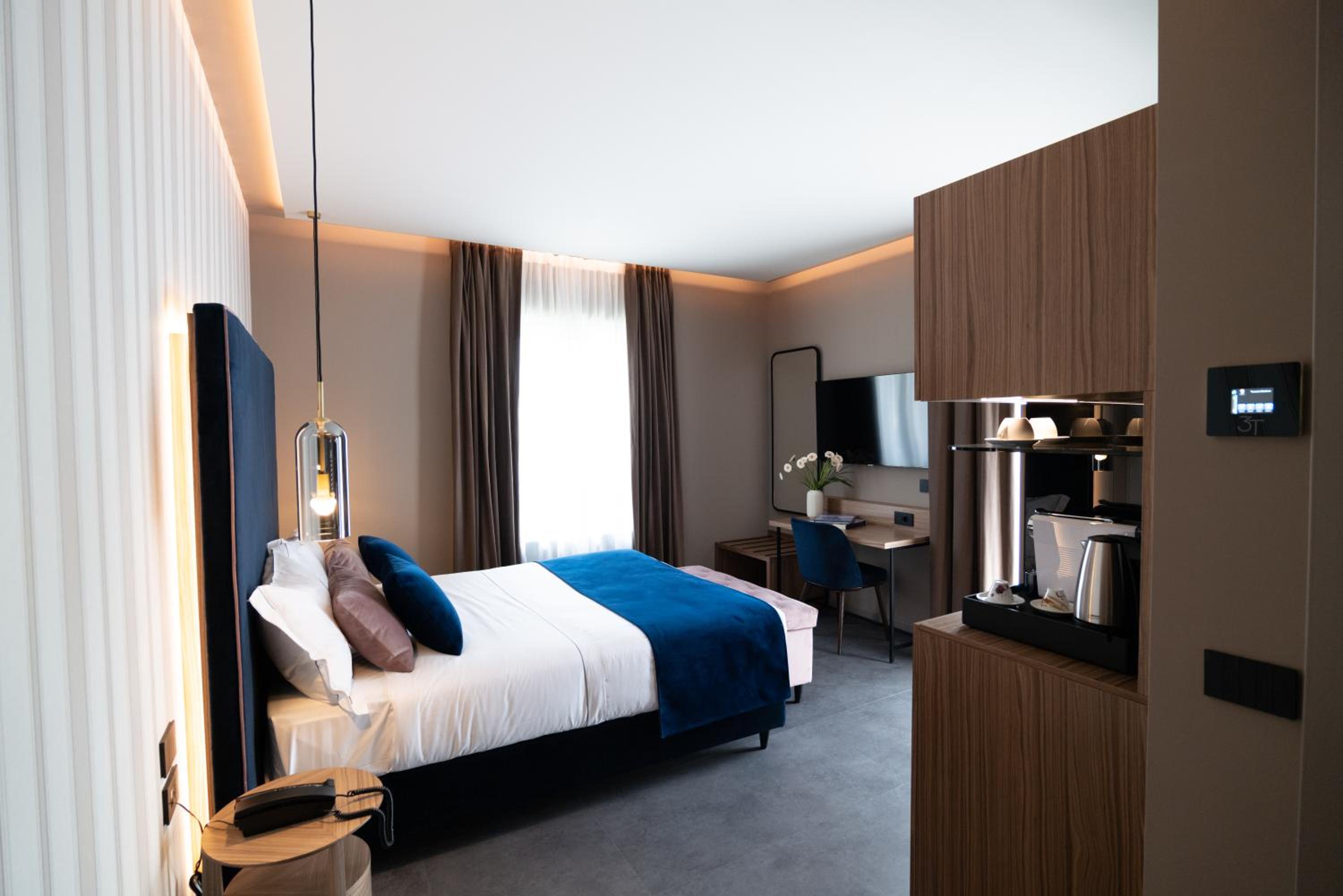 Deluxe Junior Suite - Photo 7