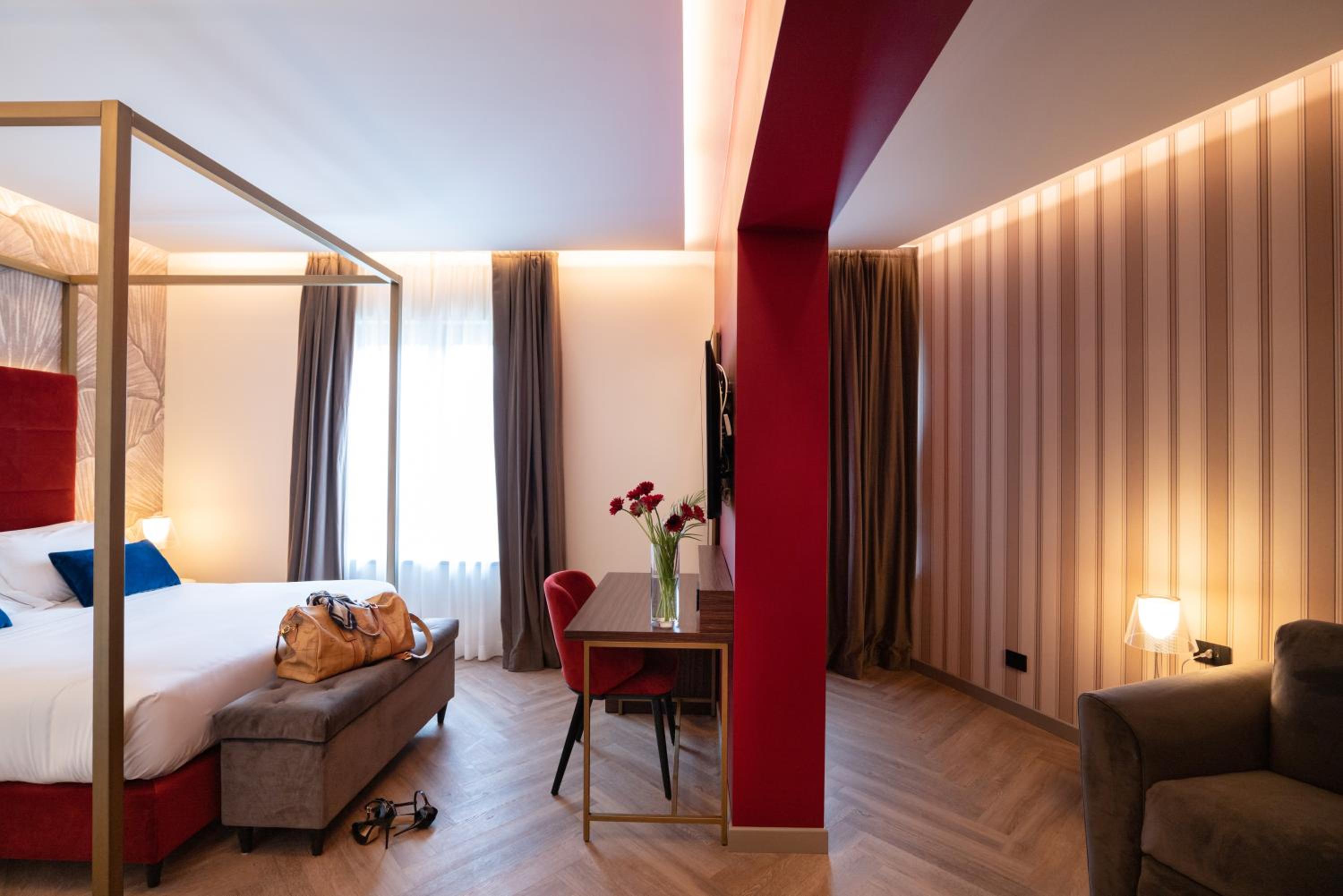 Superior King Room - Photo 2