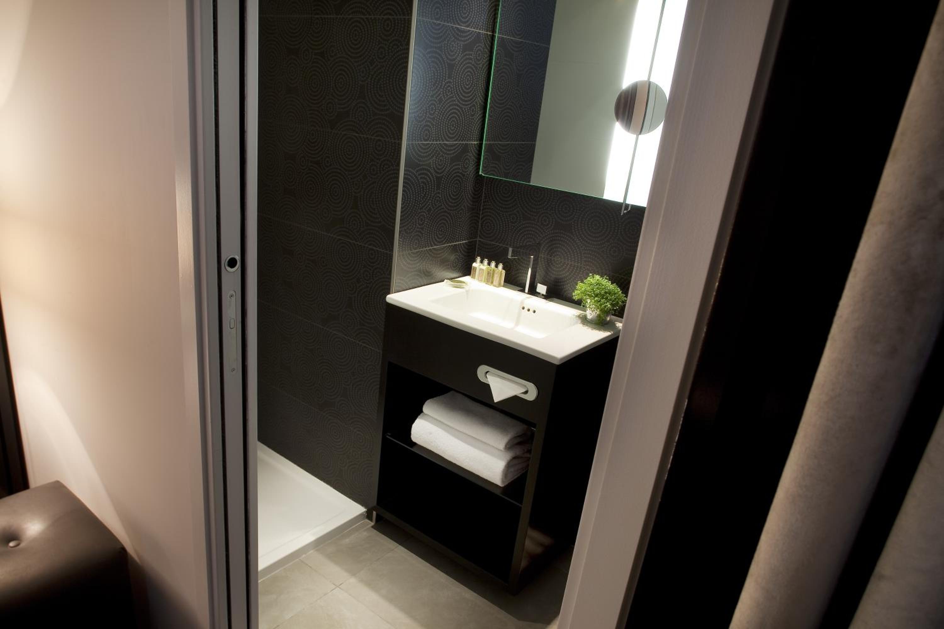 Double Room with Shower photo 2