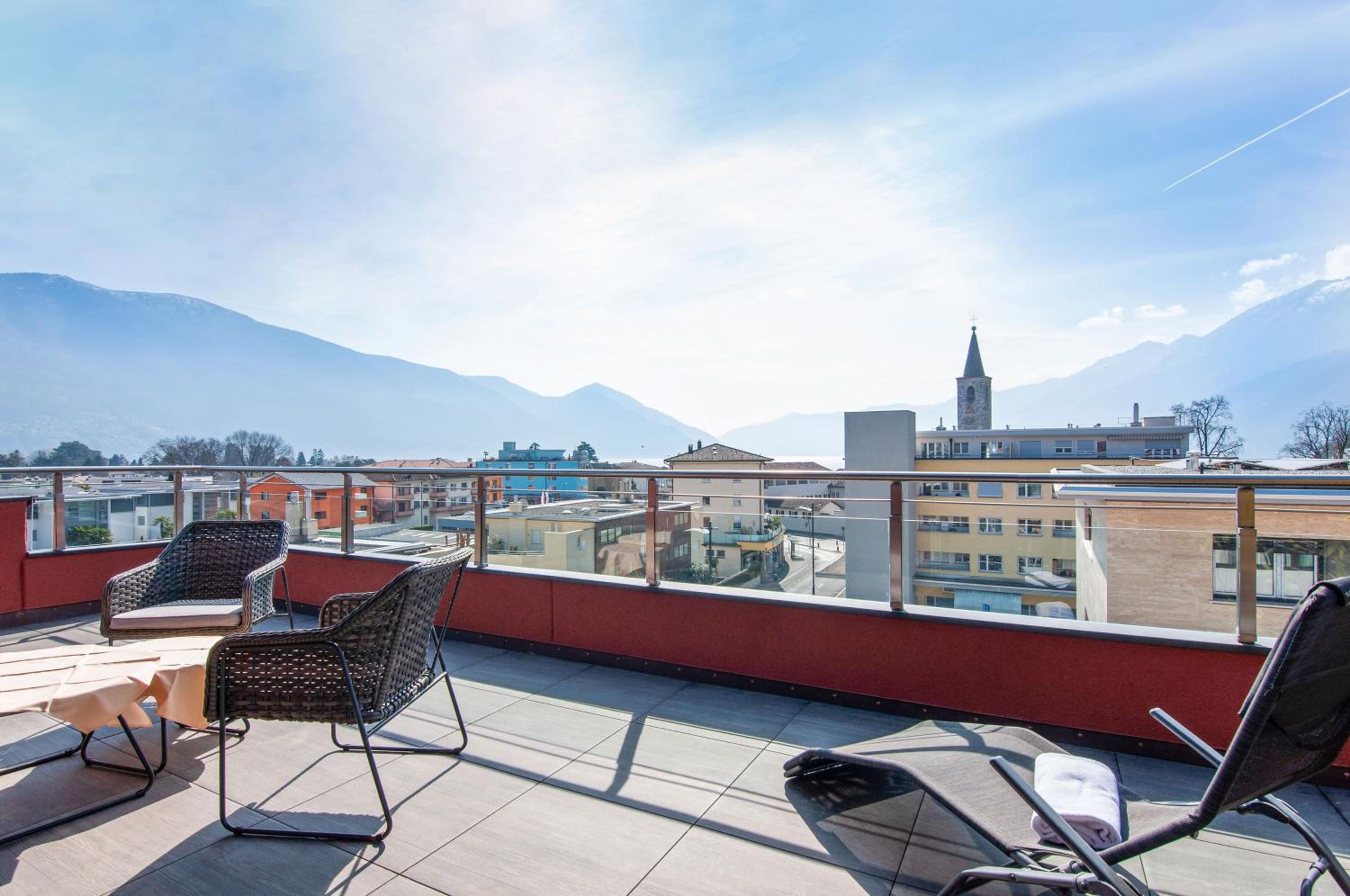 Deluxe Double Room with Balcony and Lake View - Photo 4