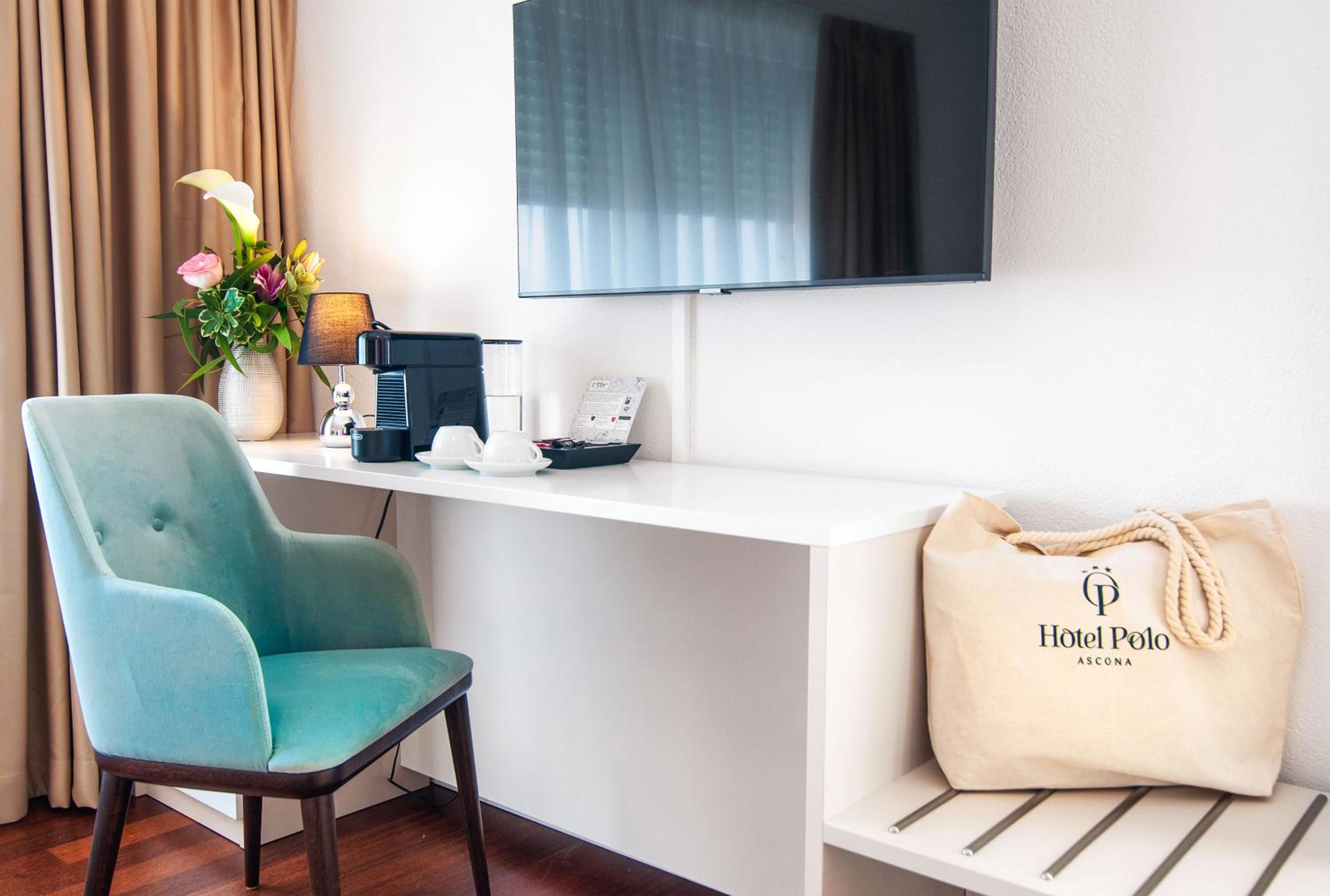 Deluxe Double Room with Balcony and Lake View - Photo 3