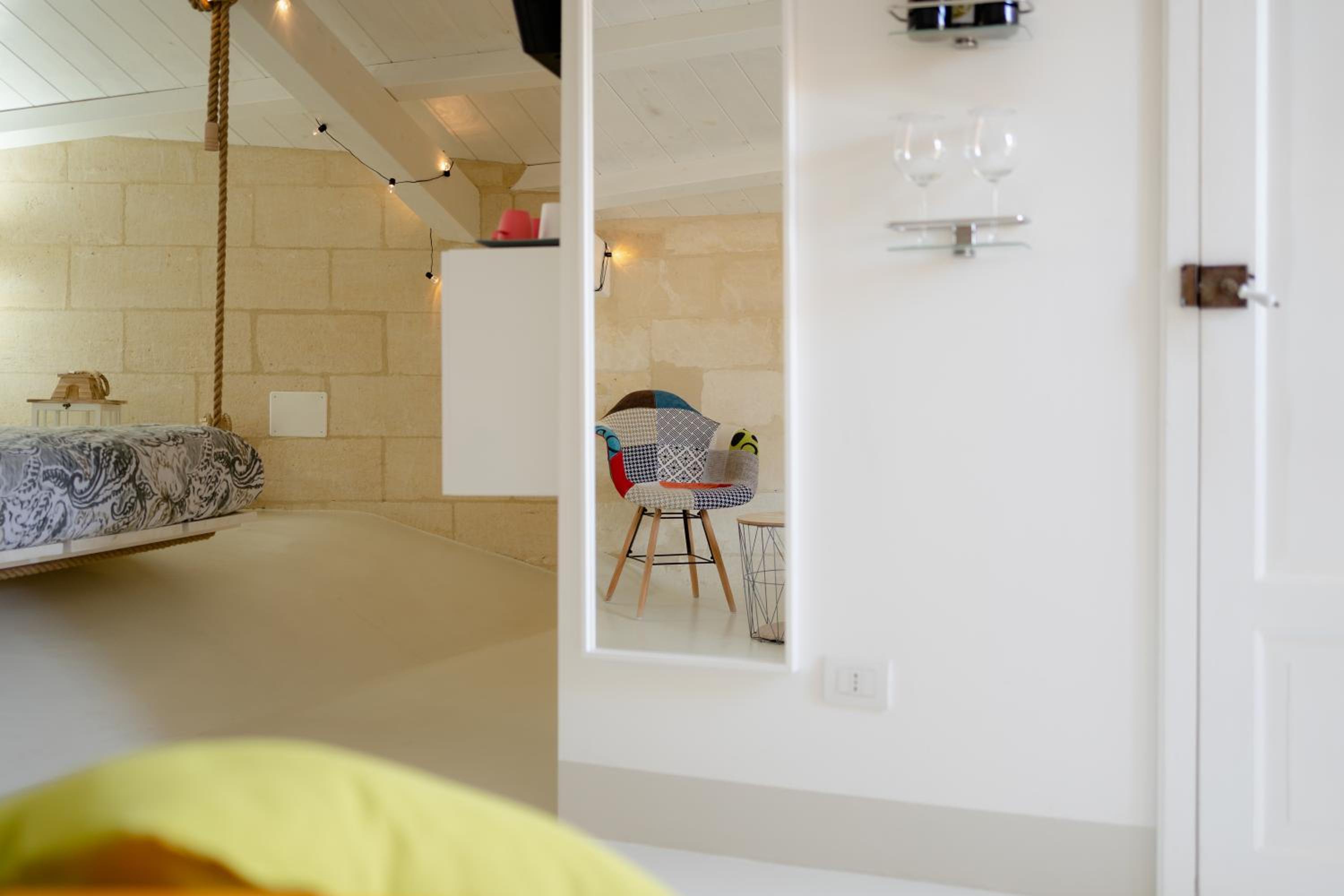 Deluxe Double Room with Balcony - Photo 15