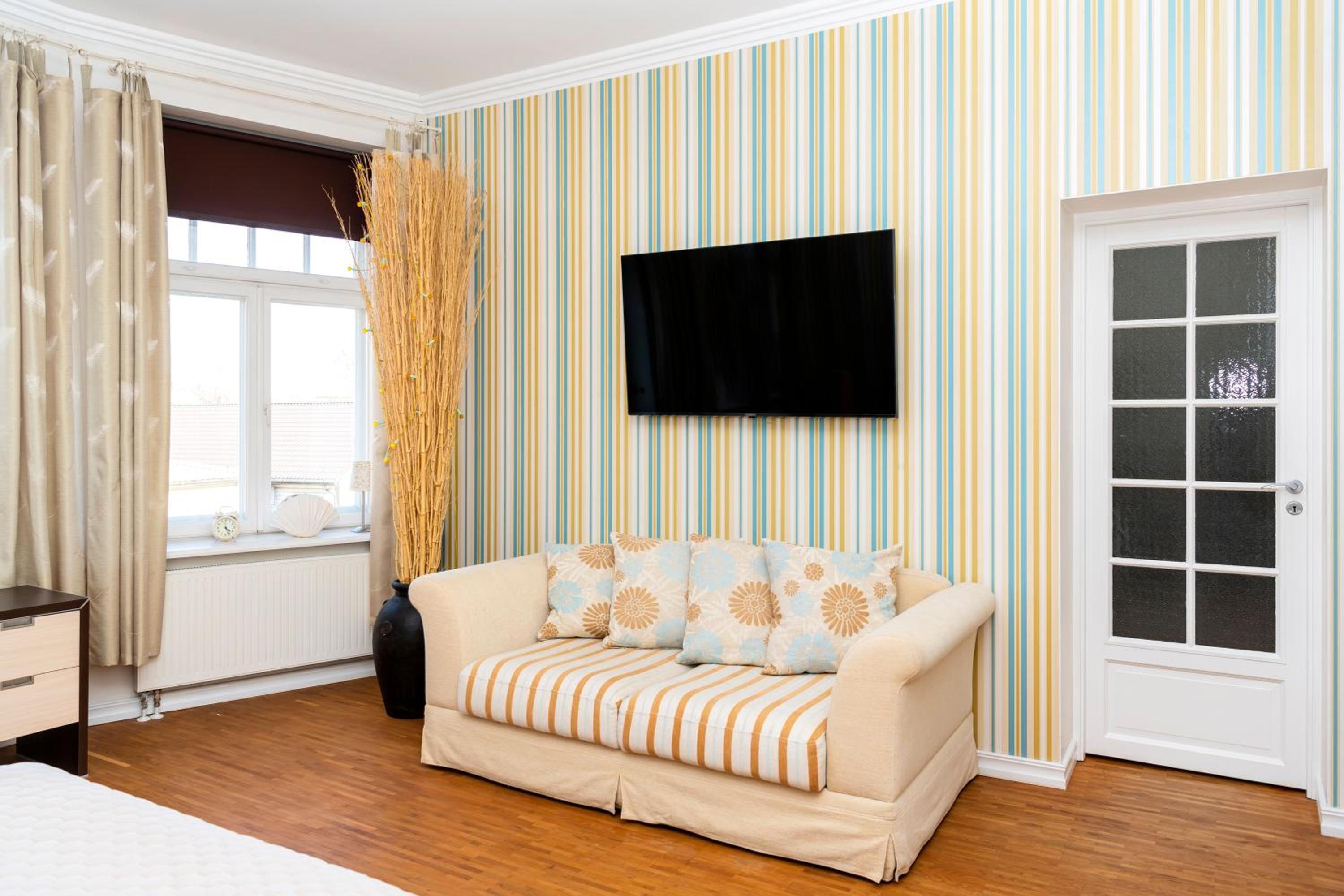 Two-Bedroom Apartment - Photo 2