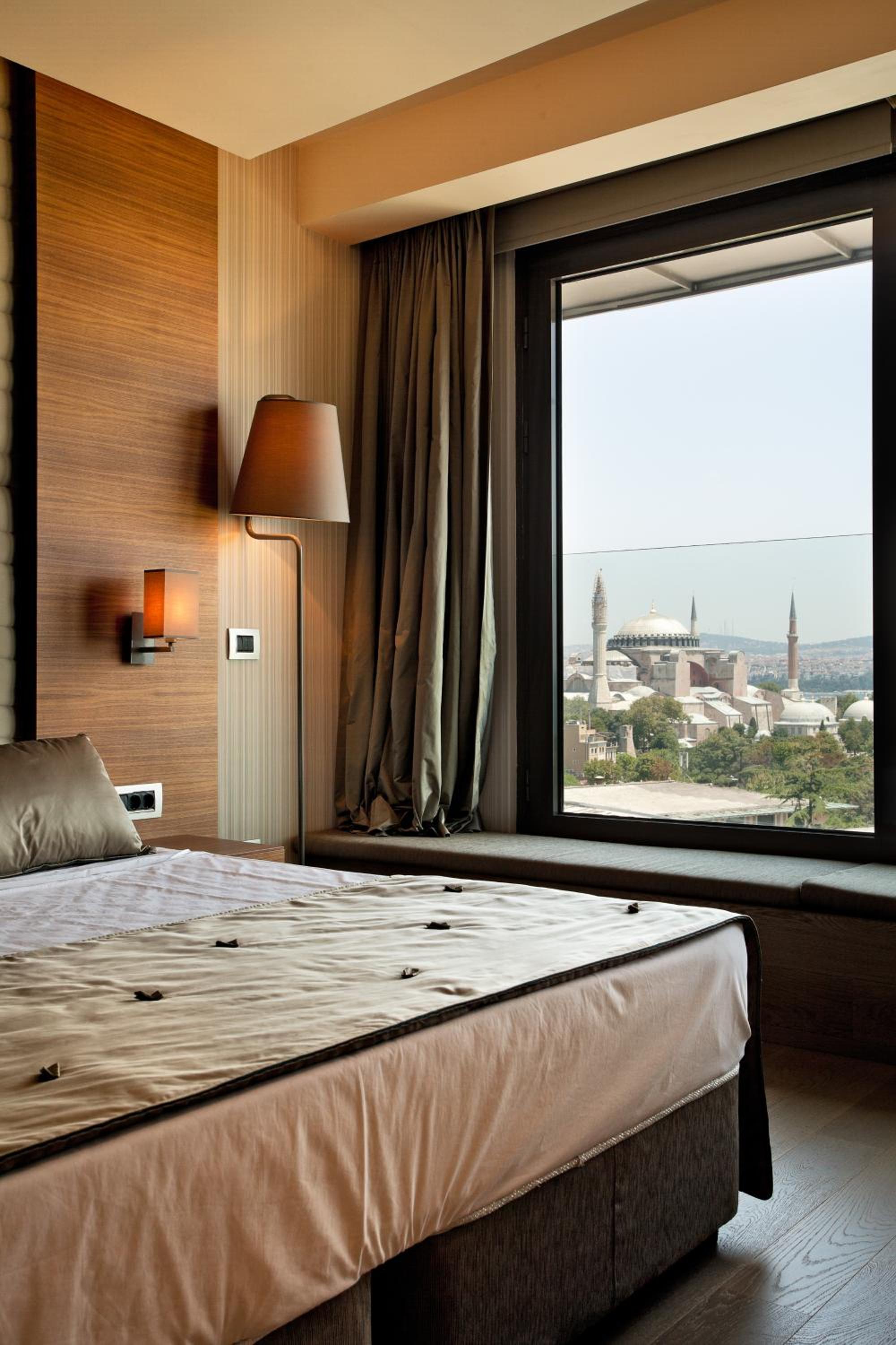 Double or Twin Room with Sea View thumbnail 5