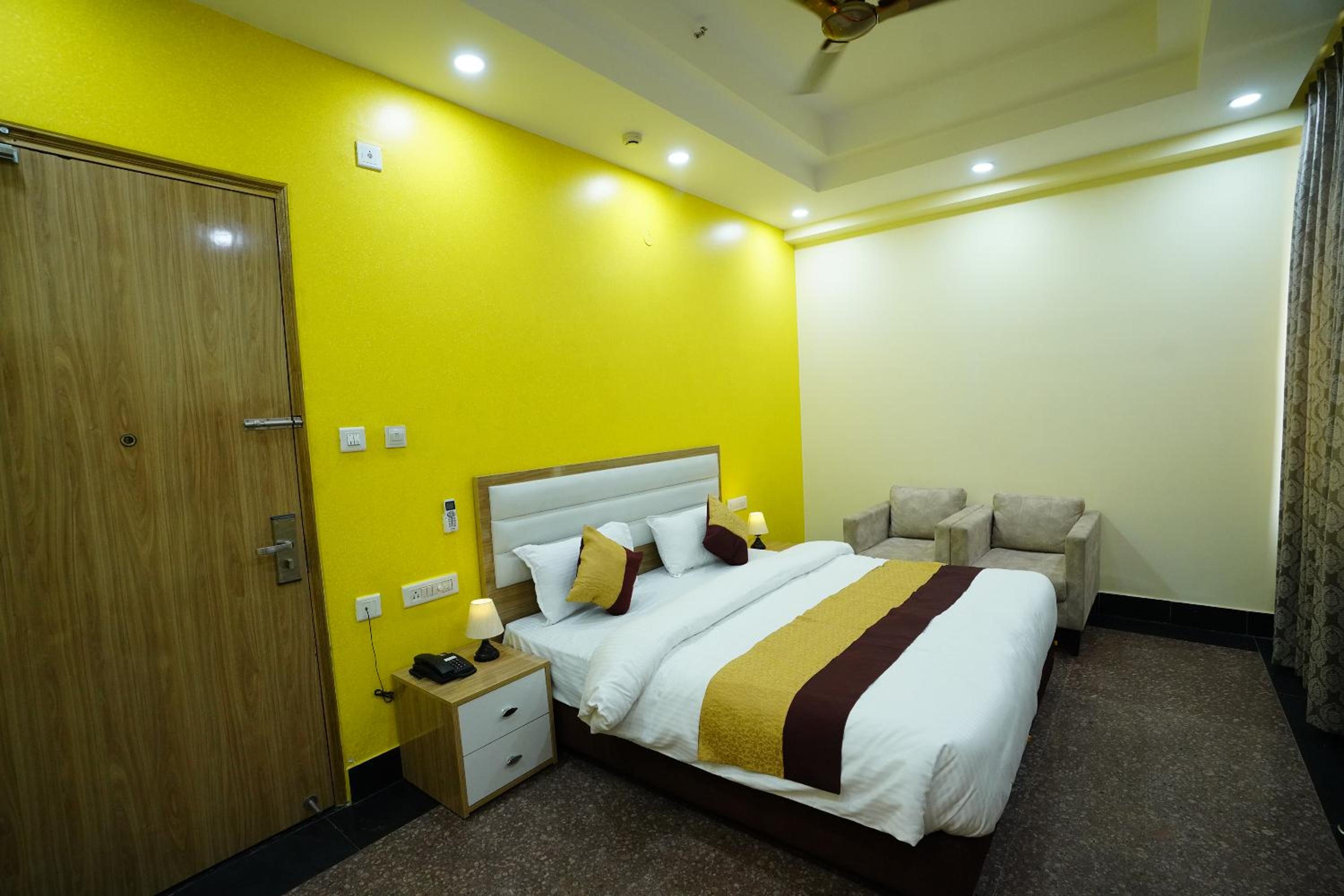 Deluxe Double Room - Photo 11