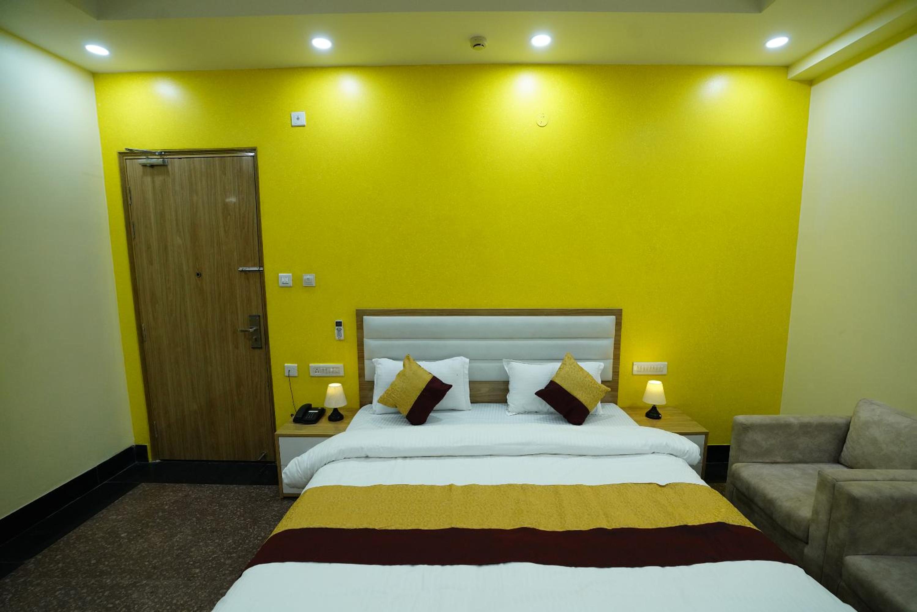 Deluxe Double Room - Photo 10