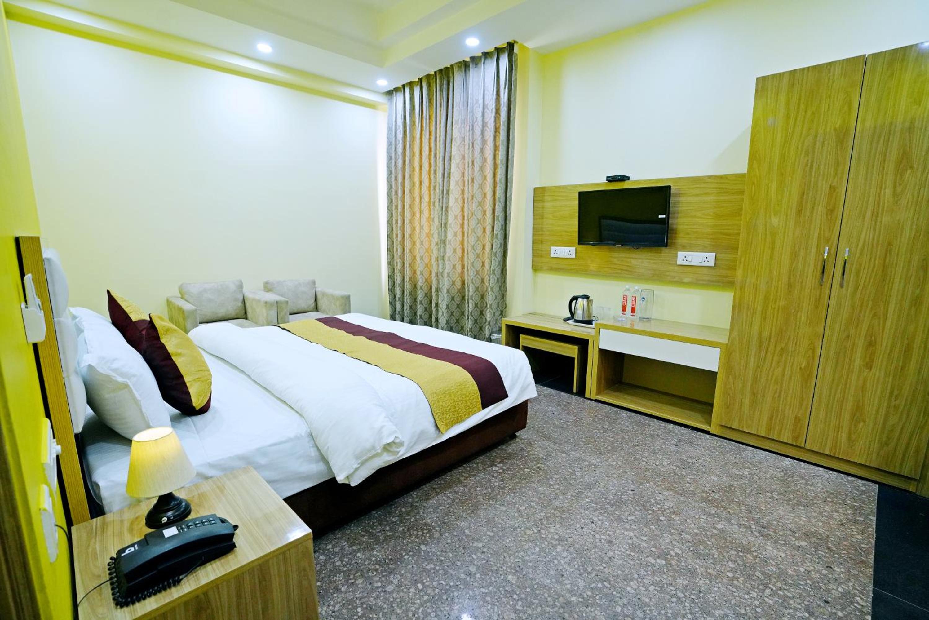 Deluxe Double Room - Photo 8