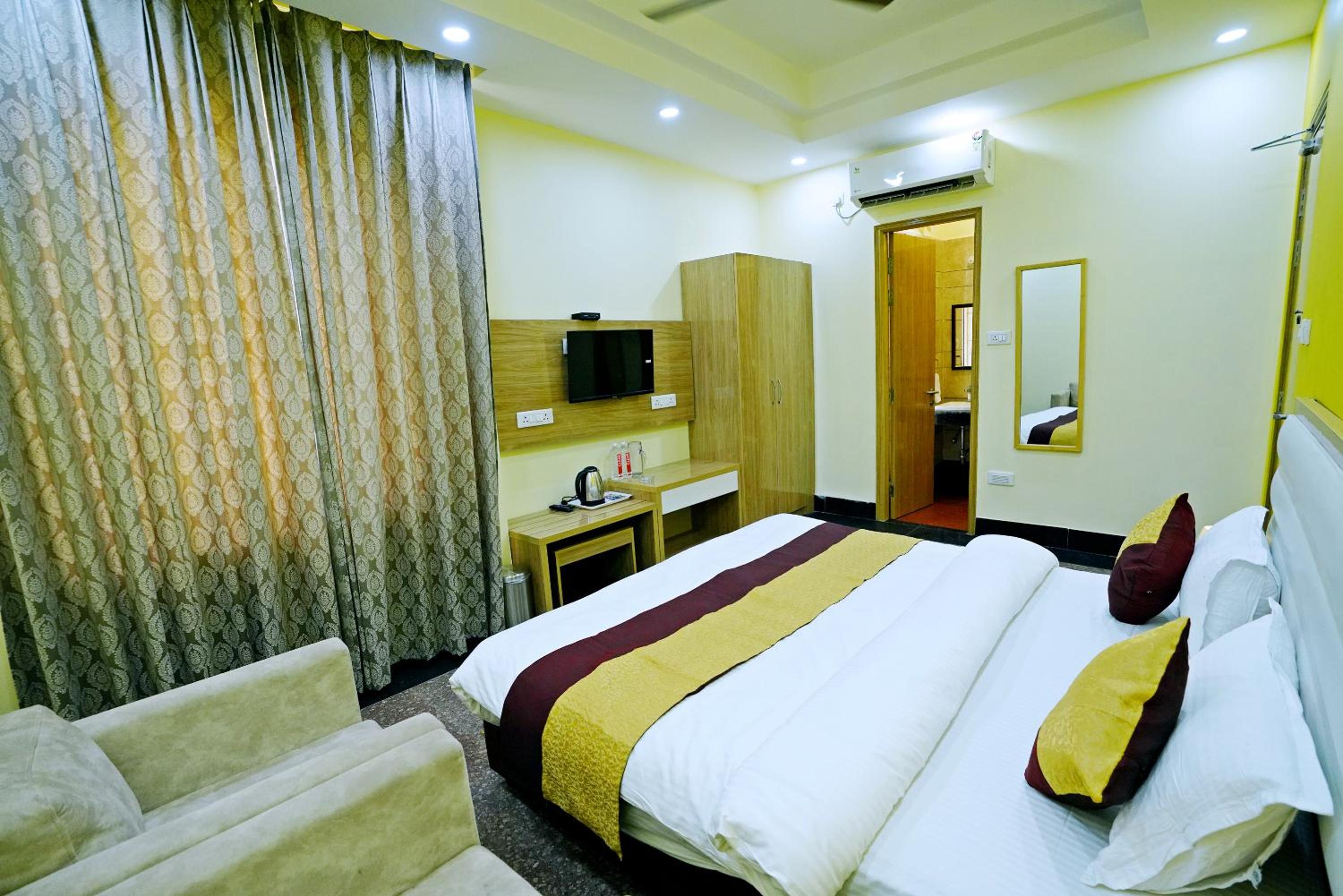 Deluxe Double Room - Photo 9