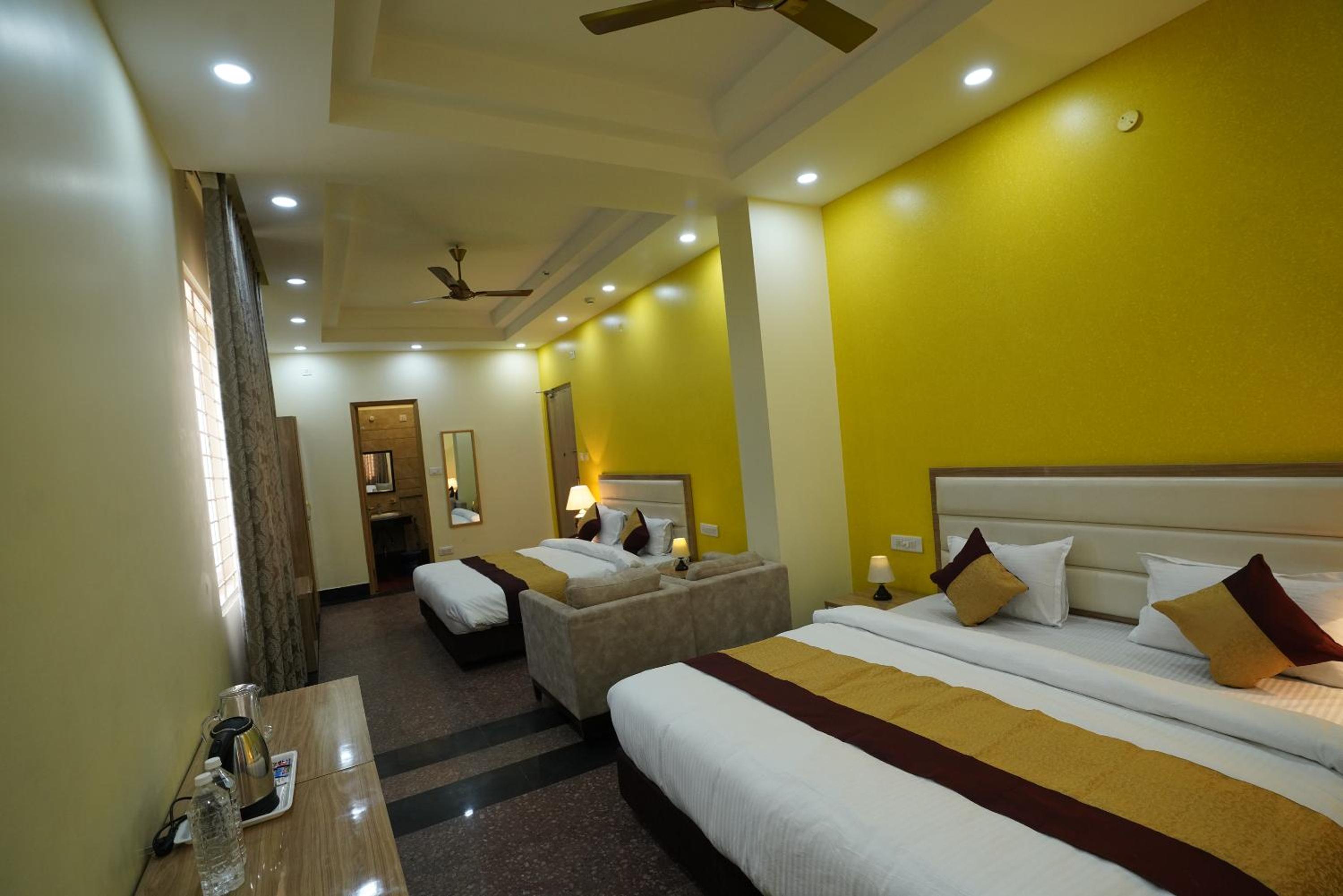 Deluxe Family Room - Photo 13