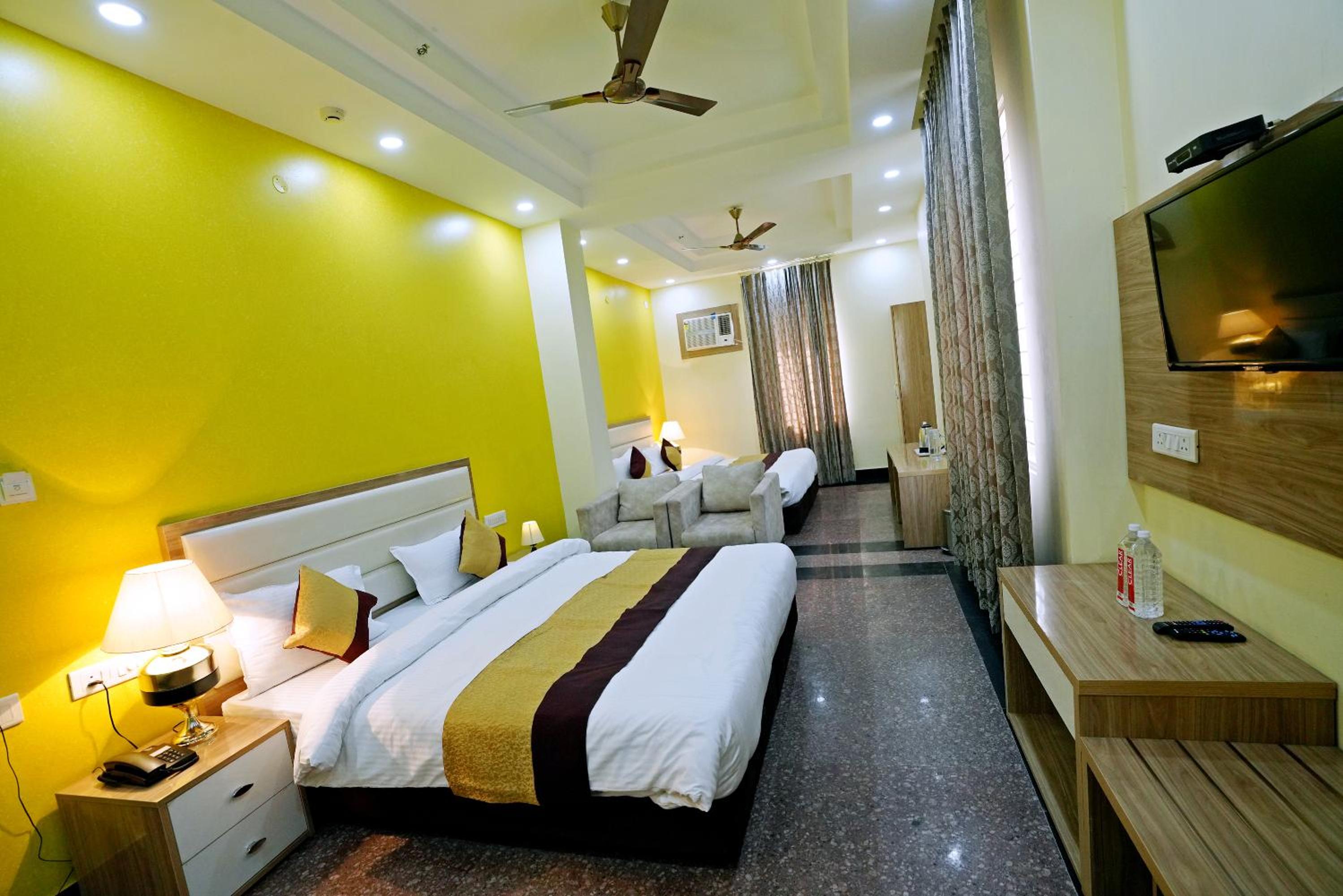 Deluxe Family Room - Photo 14