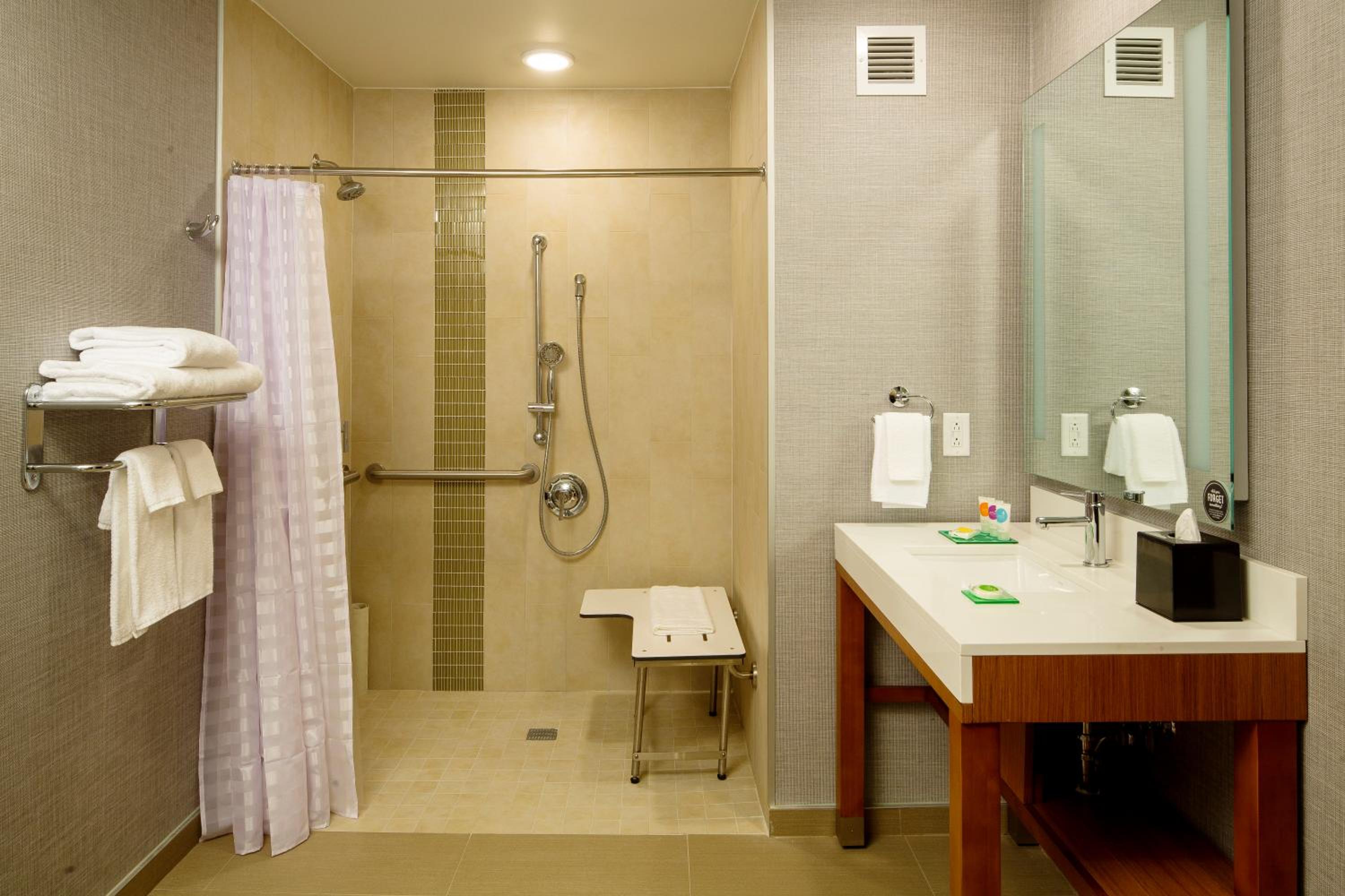 King Room with Sofa Bed and Accessible Tub - Disability Access photo 2