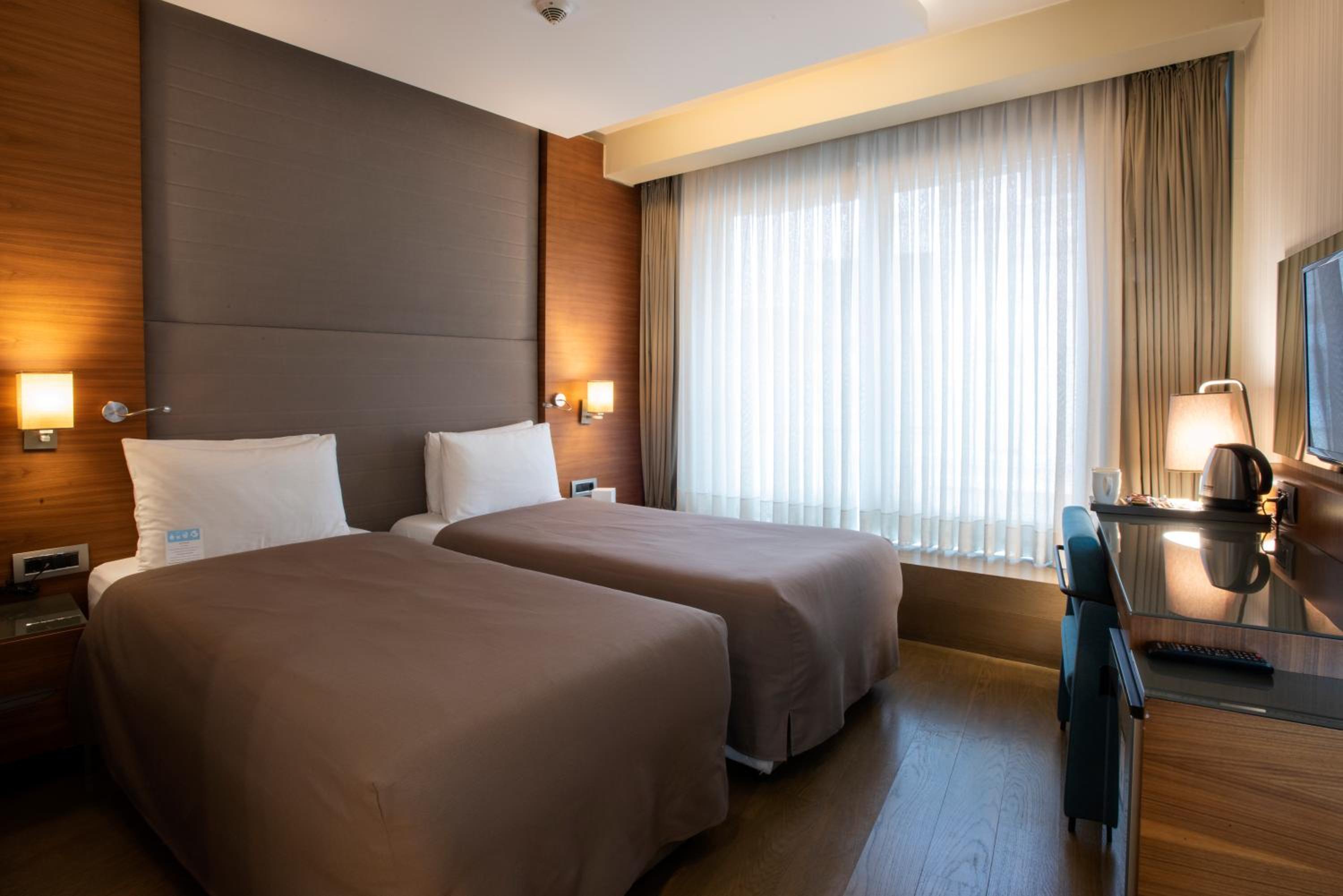 Available room thumbnail 5