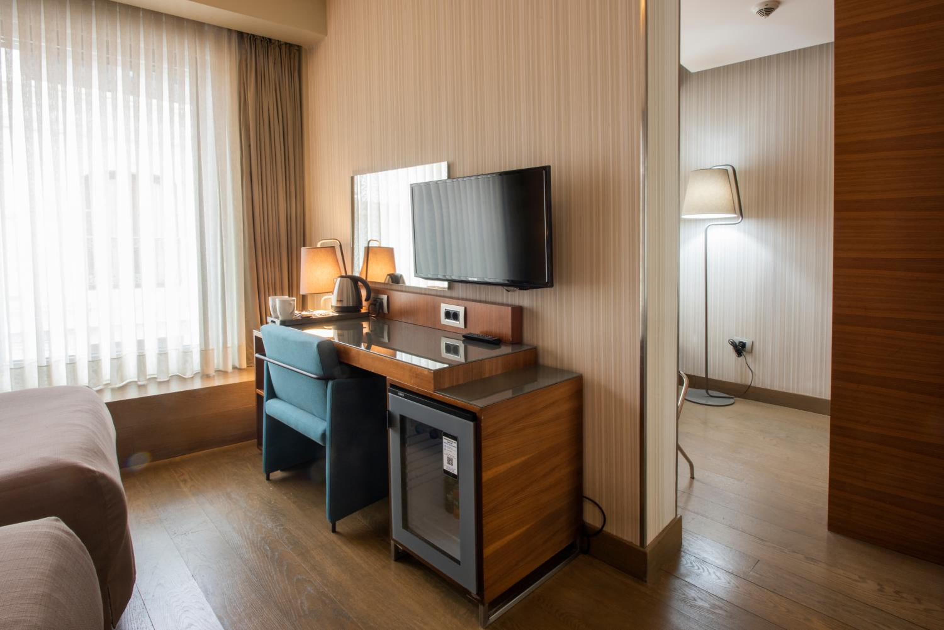 Available room thumbnail 6