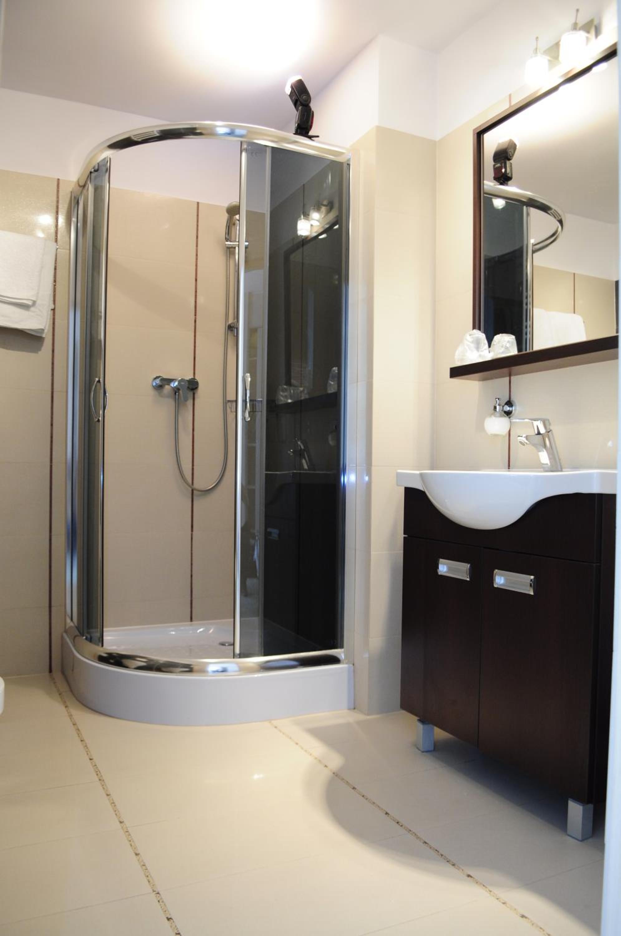 Double or Twin Room - Photo 7
