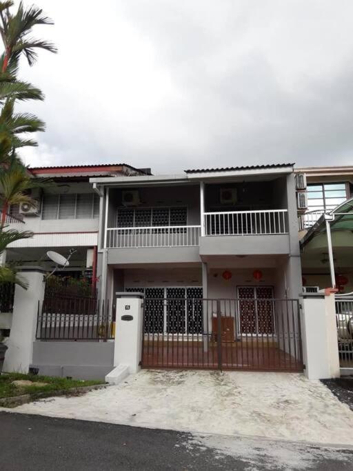 Four-Bedroom House photo 1